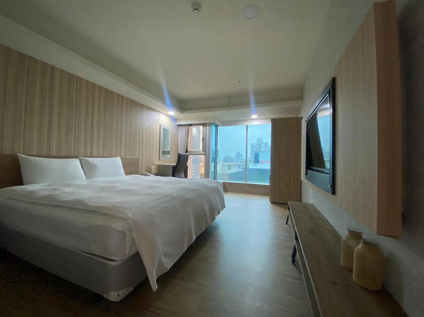 Deluxe Double Room - Photo 16