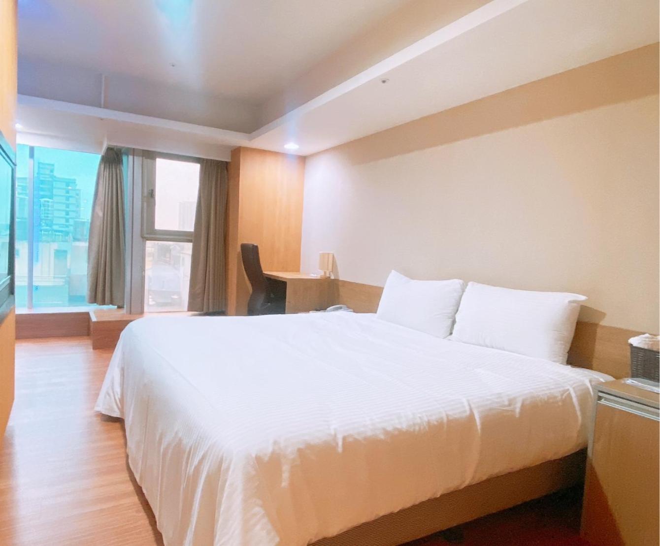 Deluxe Double Room - Photo 9