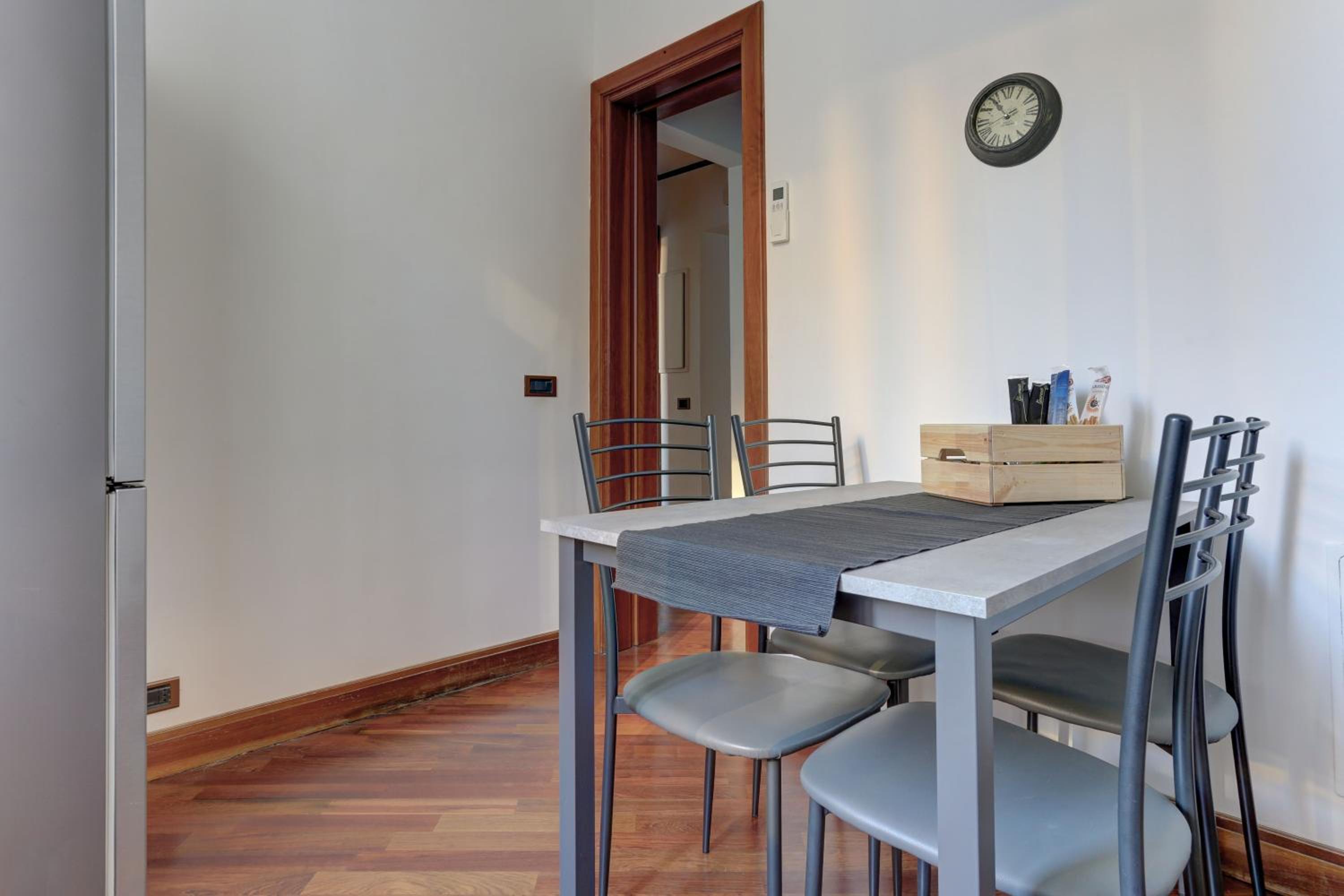 Apartment photo 2