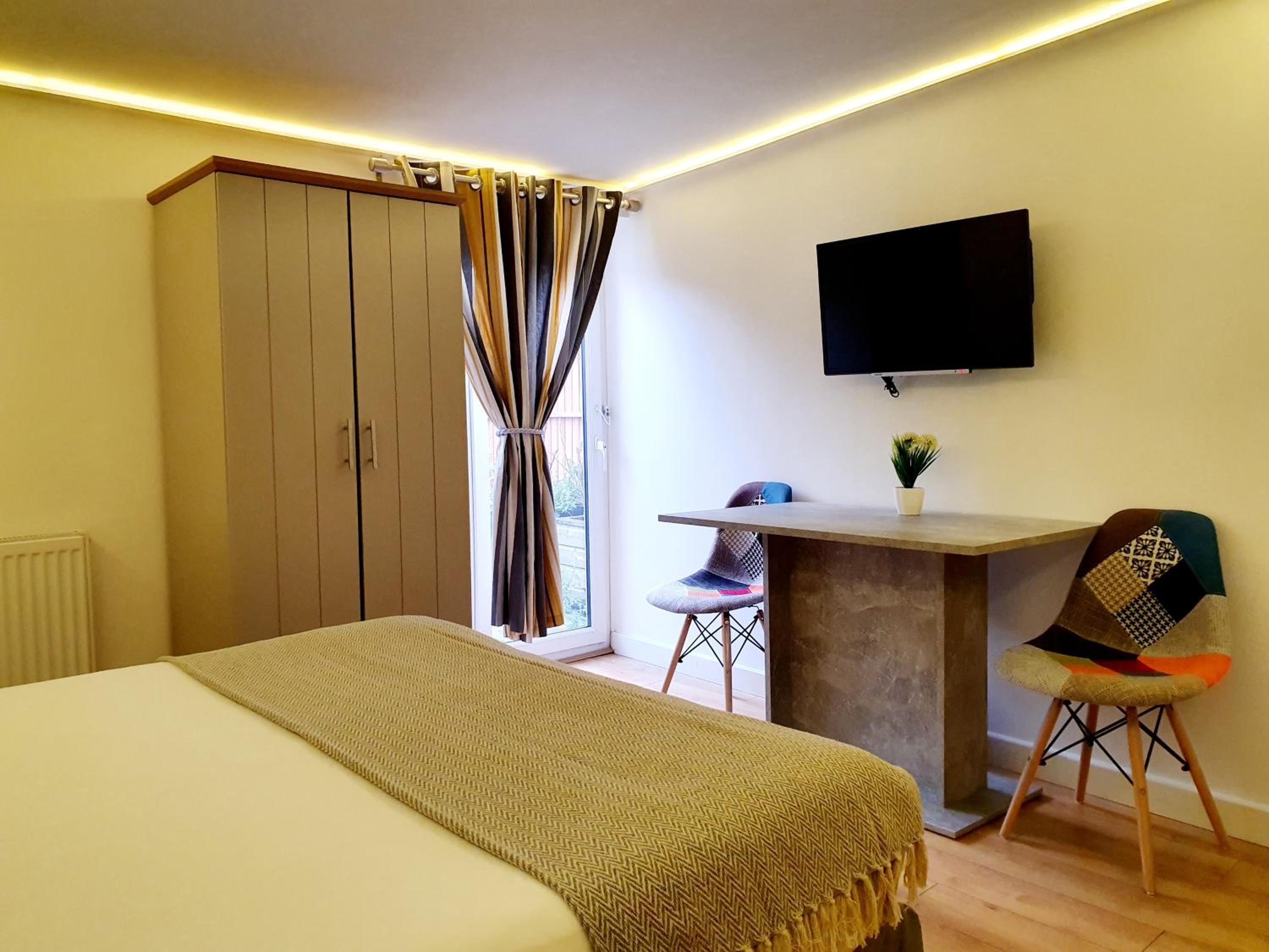 Budget Double Room photo 2
