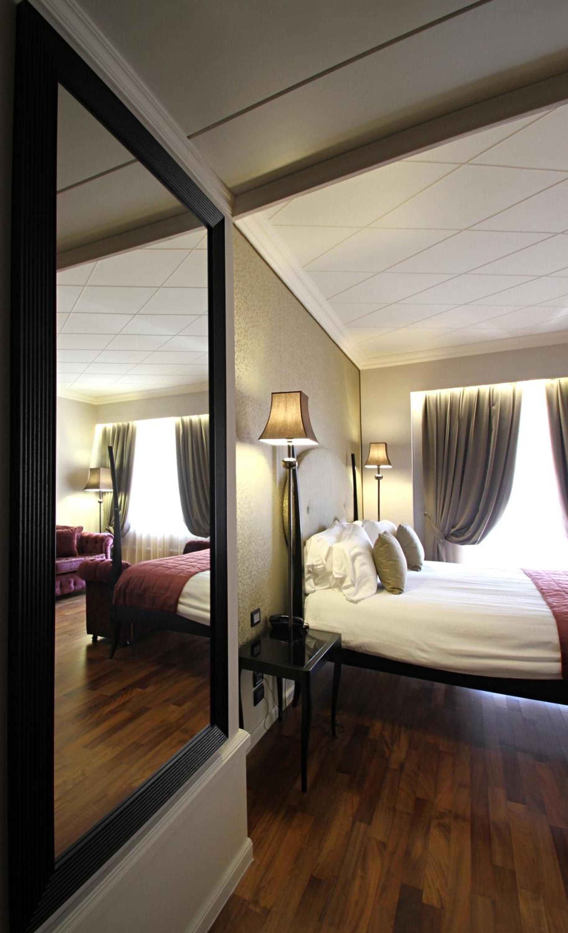 Deluxe Room - Photo 15