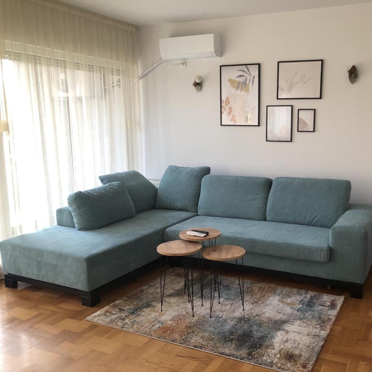One-Bedroom Apartment photo 1