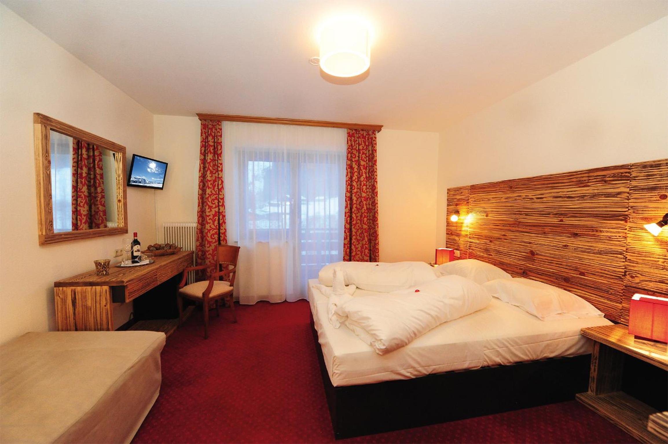 Superior Double Room with Balcony - Photo 4