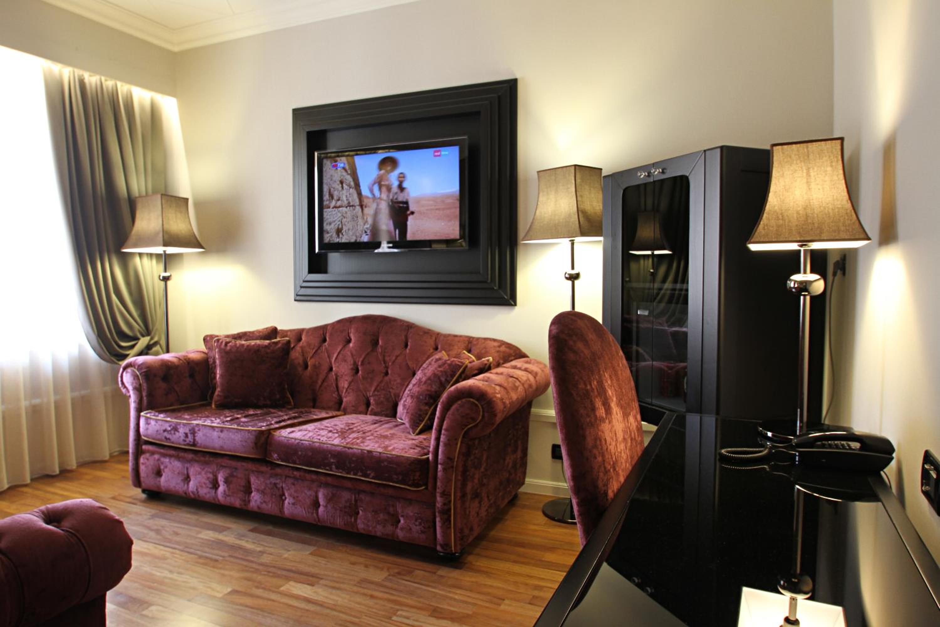 Deluxe Room - Photo 8