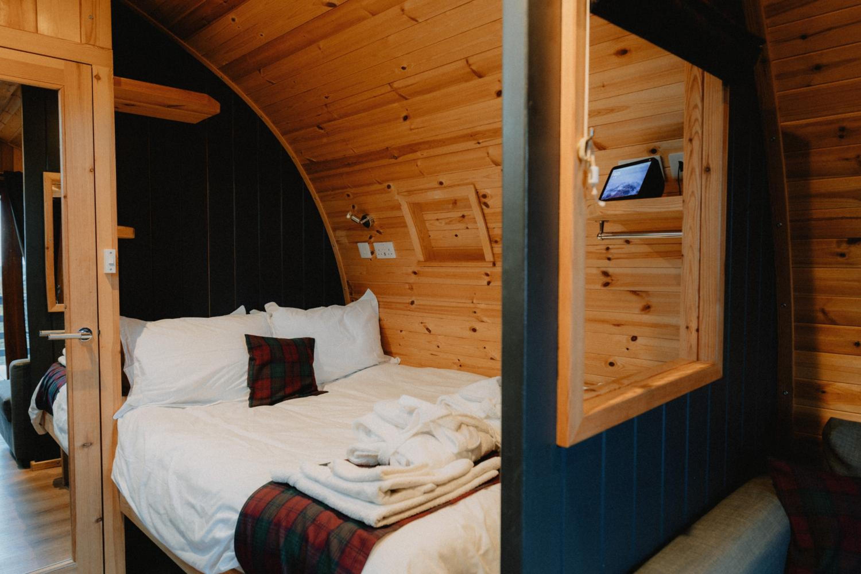 Luxury Glamping Pod (Pet Friendly) - Photo 10