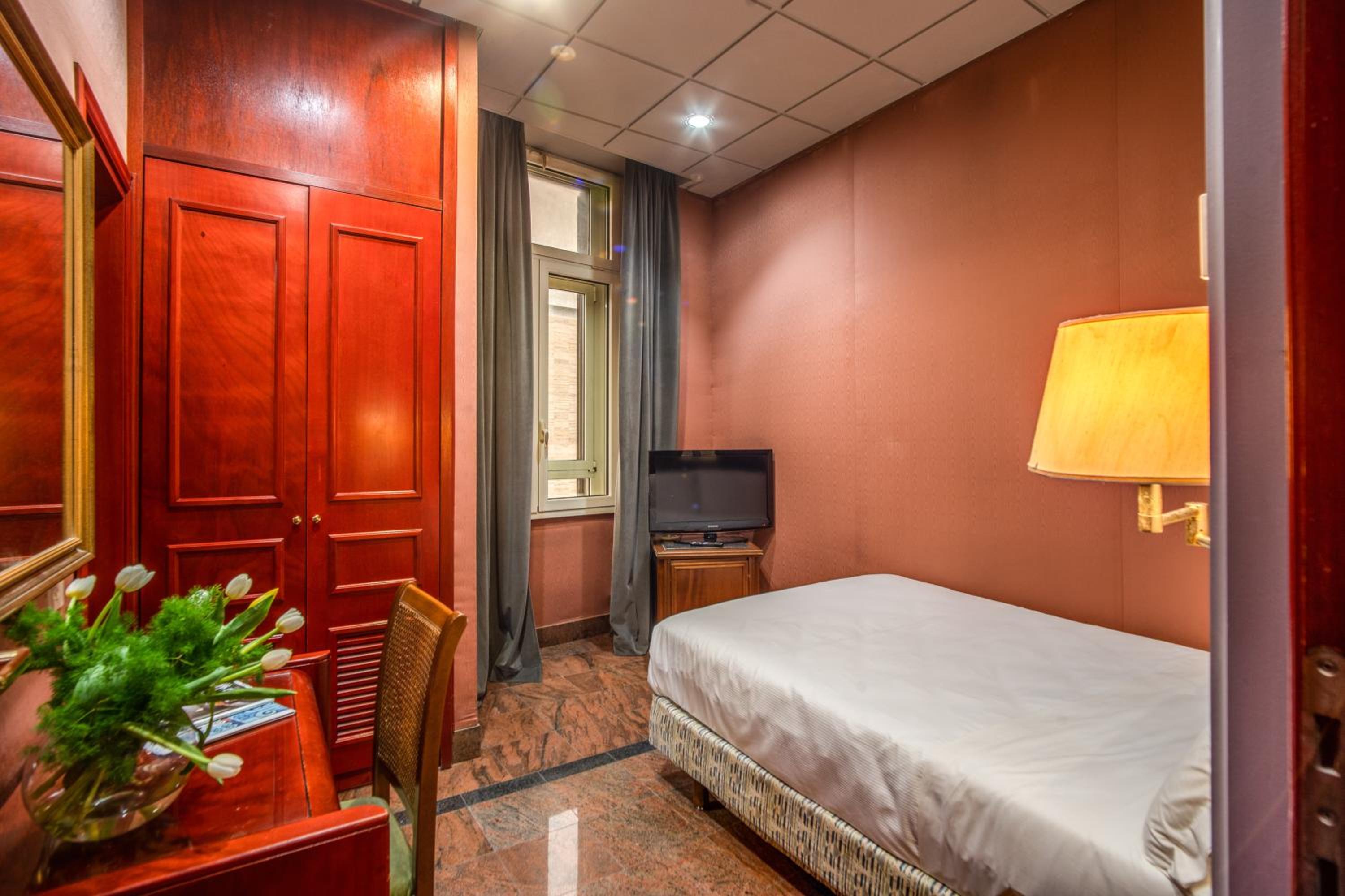 Small Double Room photo 1