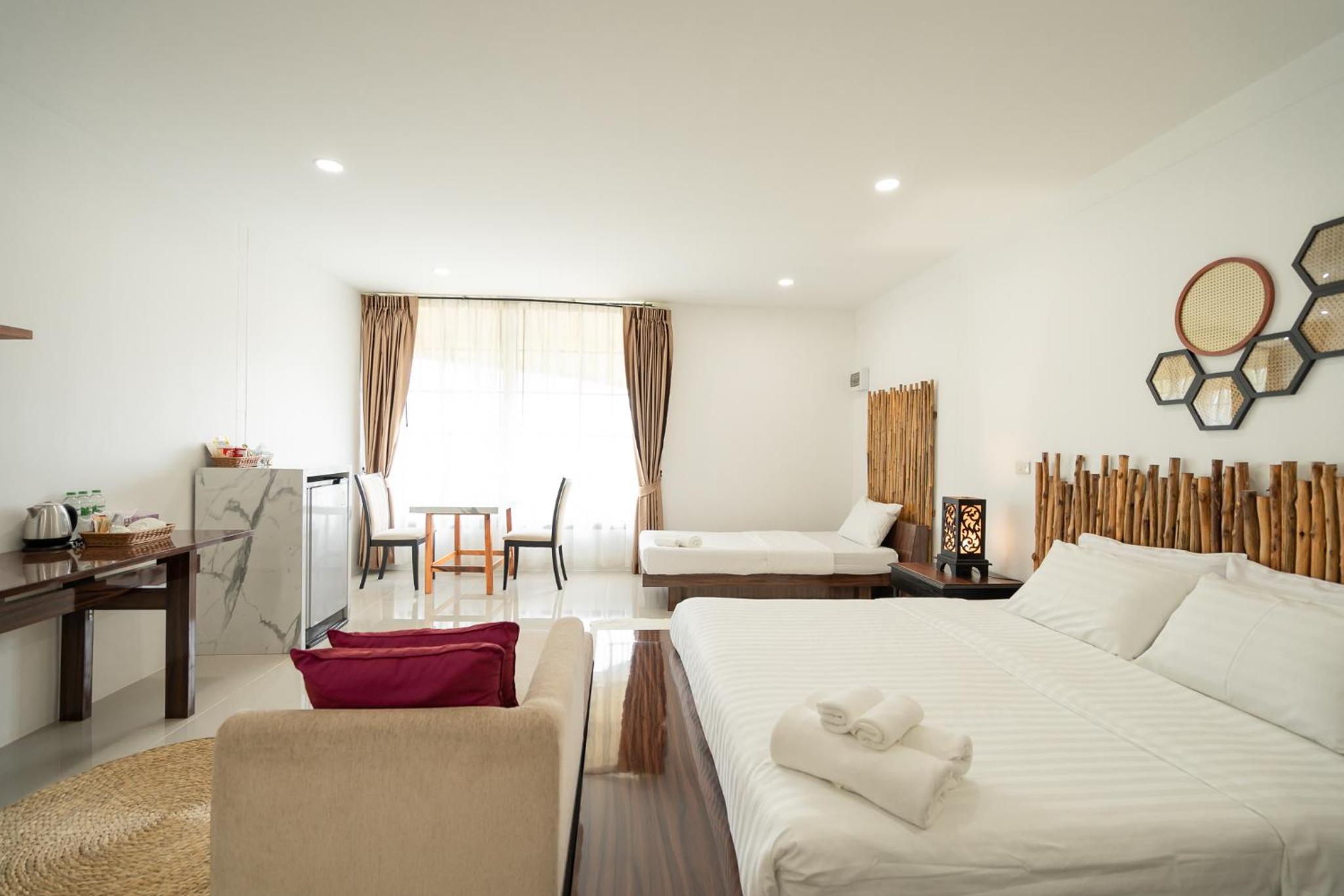 Standard Family Room - Photo 4