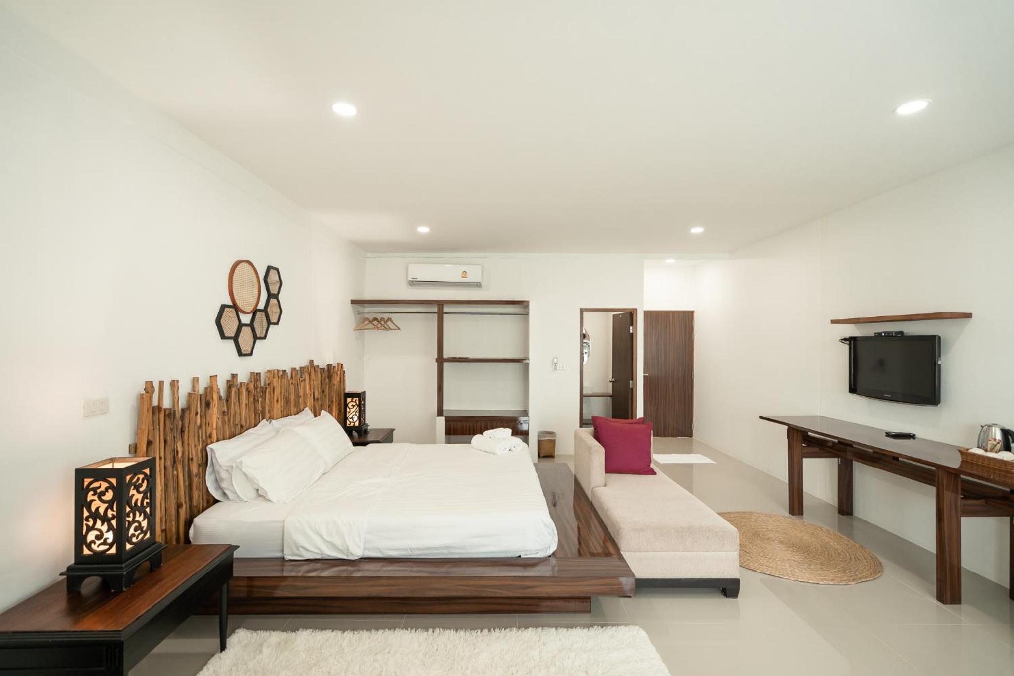 Standard Family Room - Photo 3