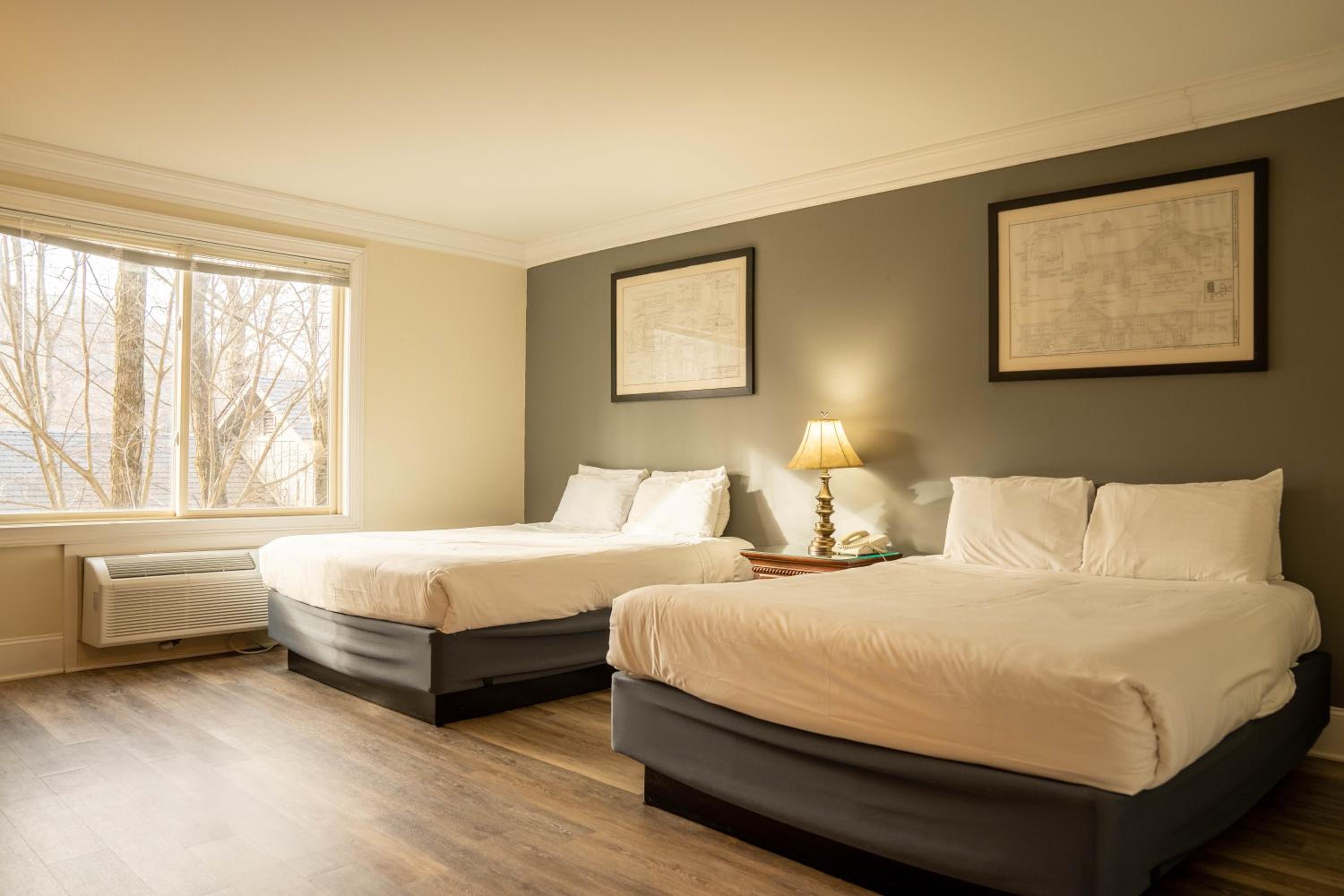 Queen Room with Two Queen Beds - Photo 1