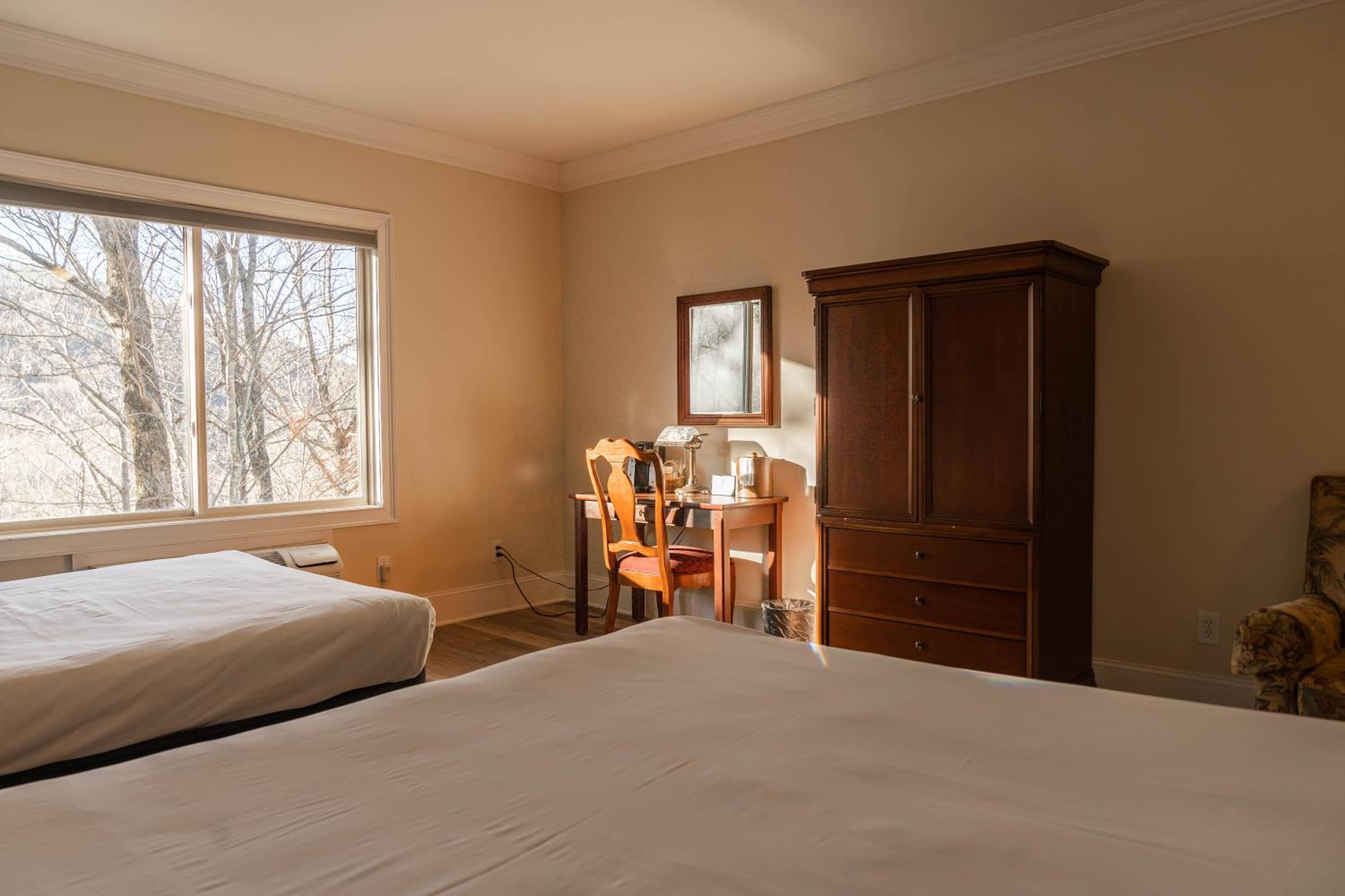 Queen Room with Two Queen Beds - Photo 10