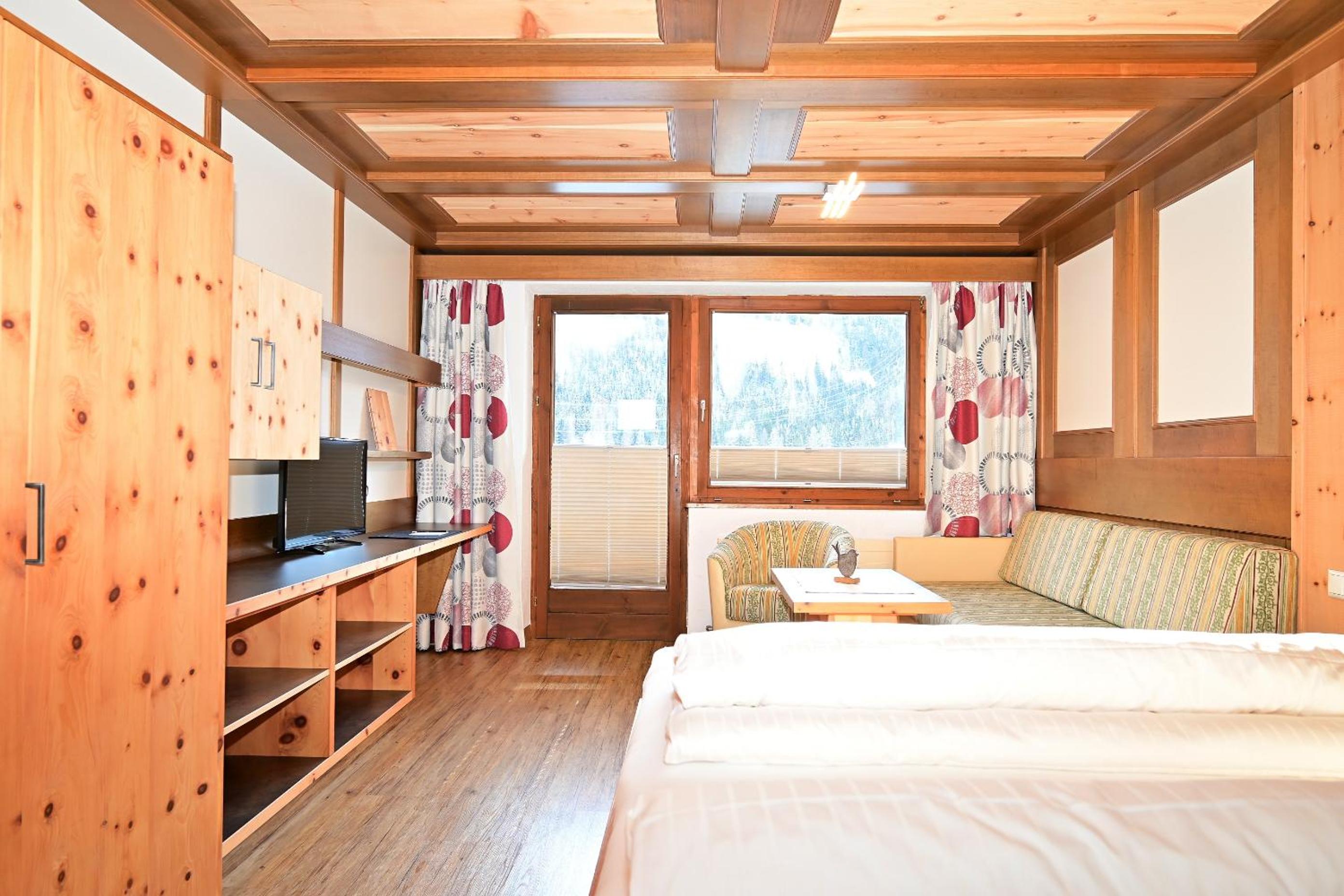 Apartment with Mountain View photo 1