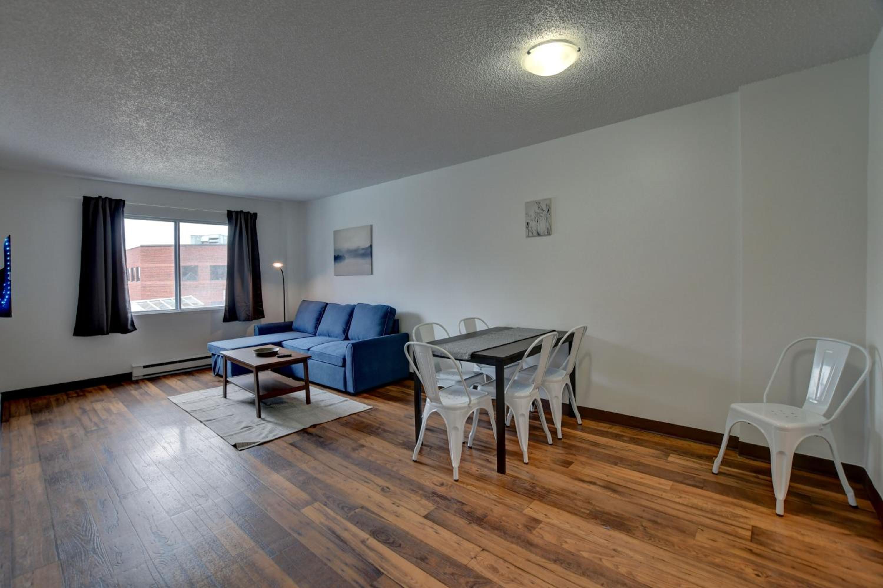 One-Bedroom Apartment photo 2