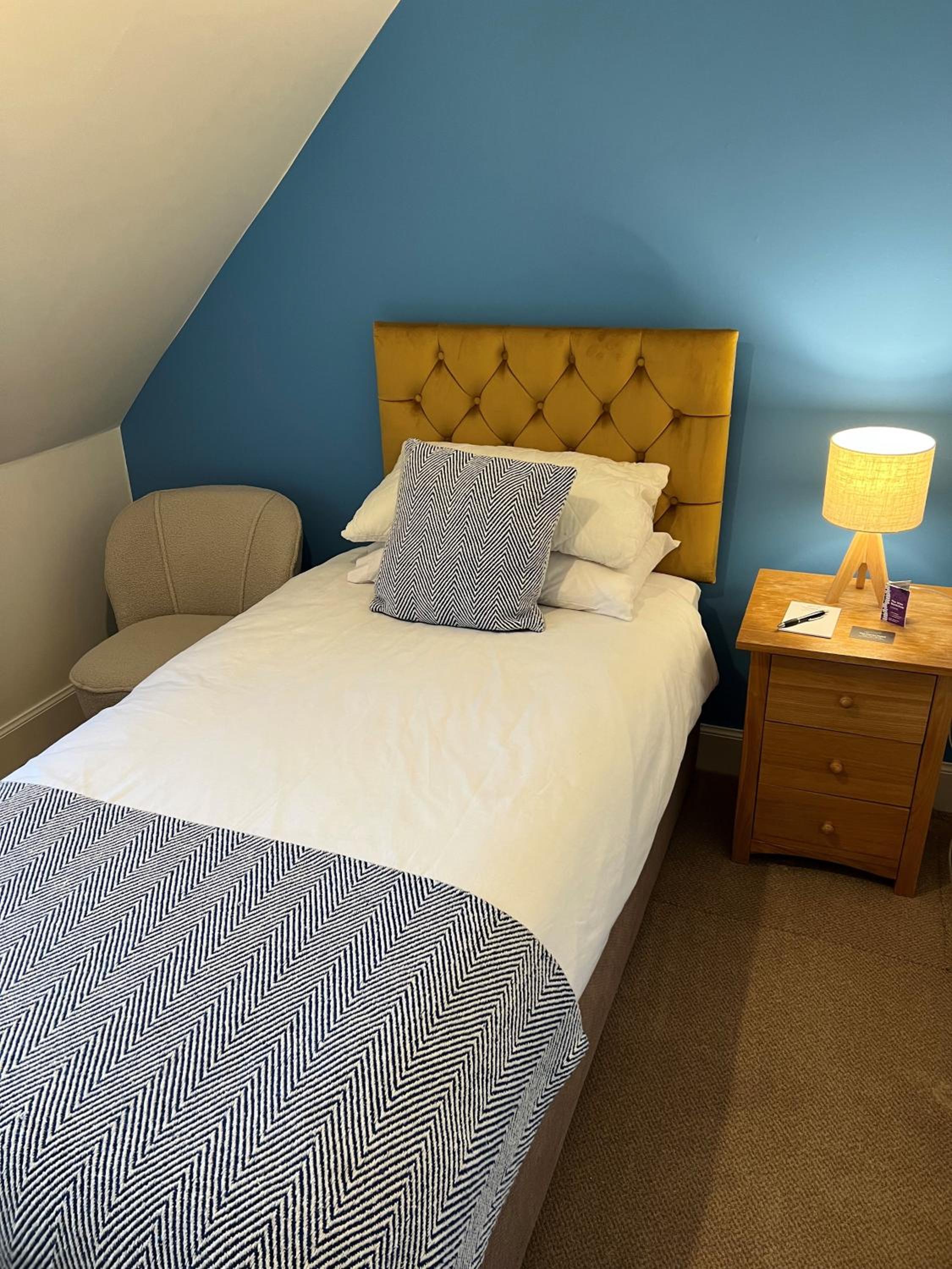 Single Room with Shared Bathroom