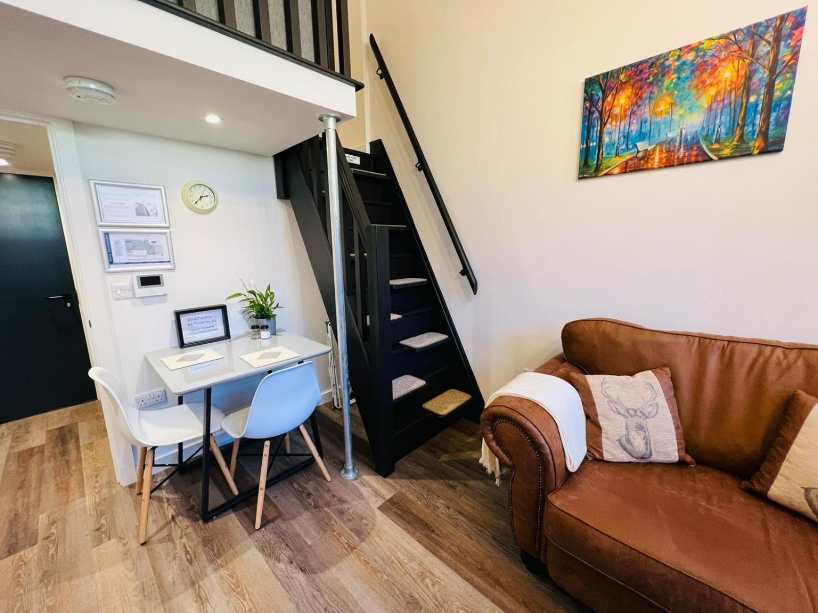 One-Bedroom Apartment photo 2