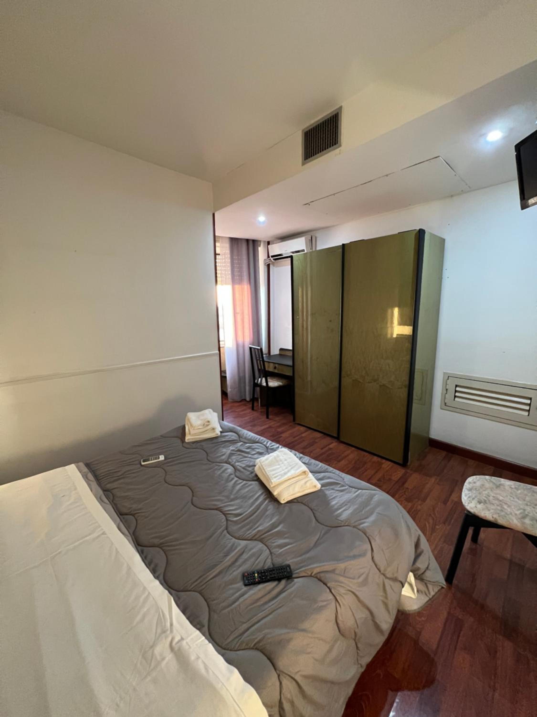 Standard Double Room - Photo 16