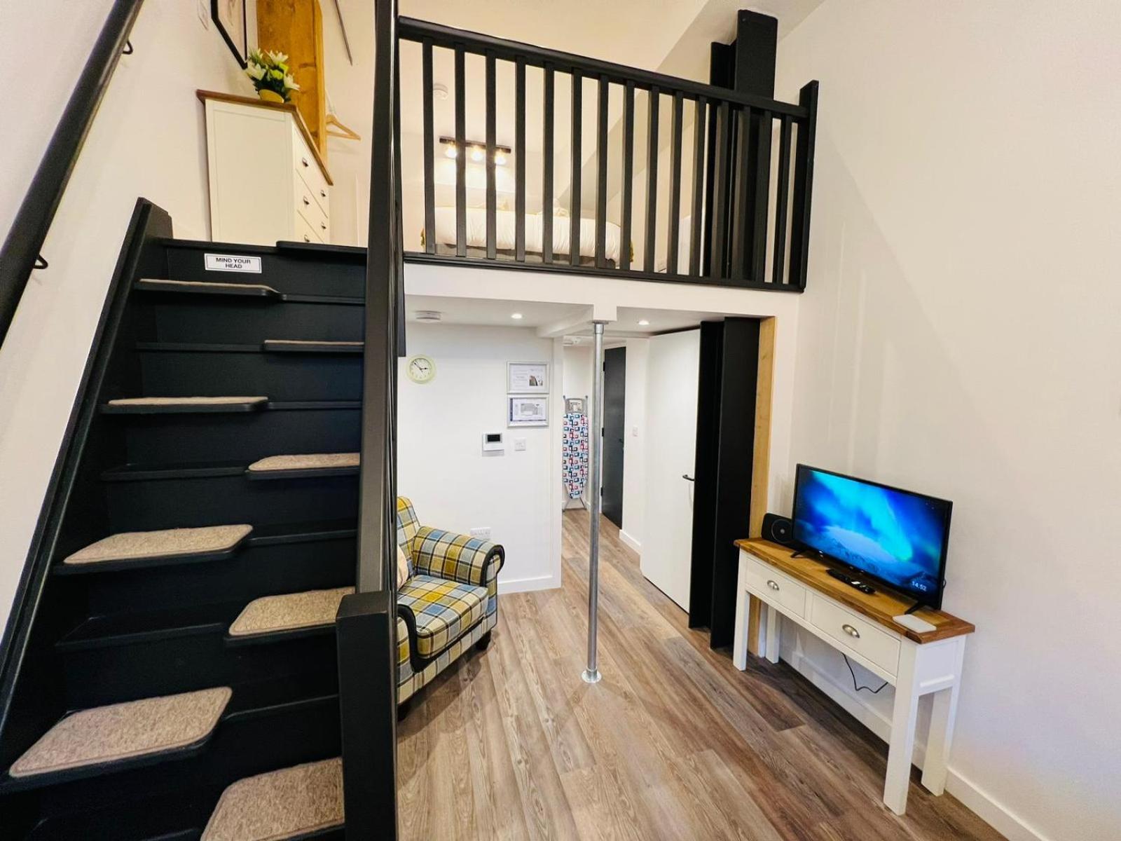One-Bedroom Apartment photo 2