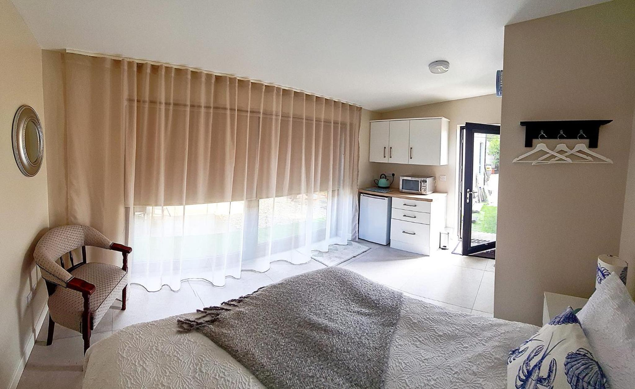 One-Bedroom Apartment - Photo 1