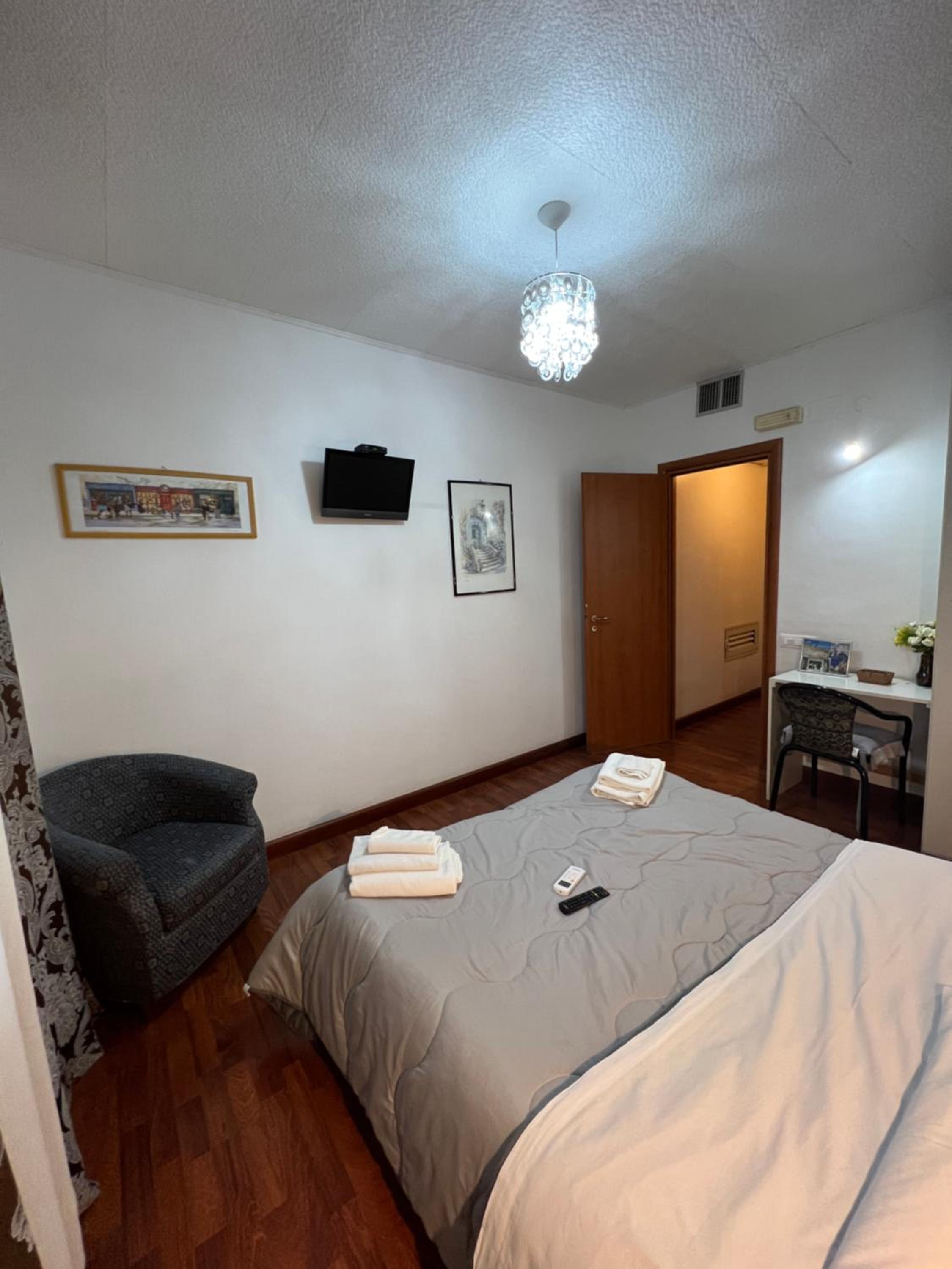 Deluxe Room - Photo 6