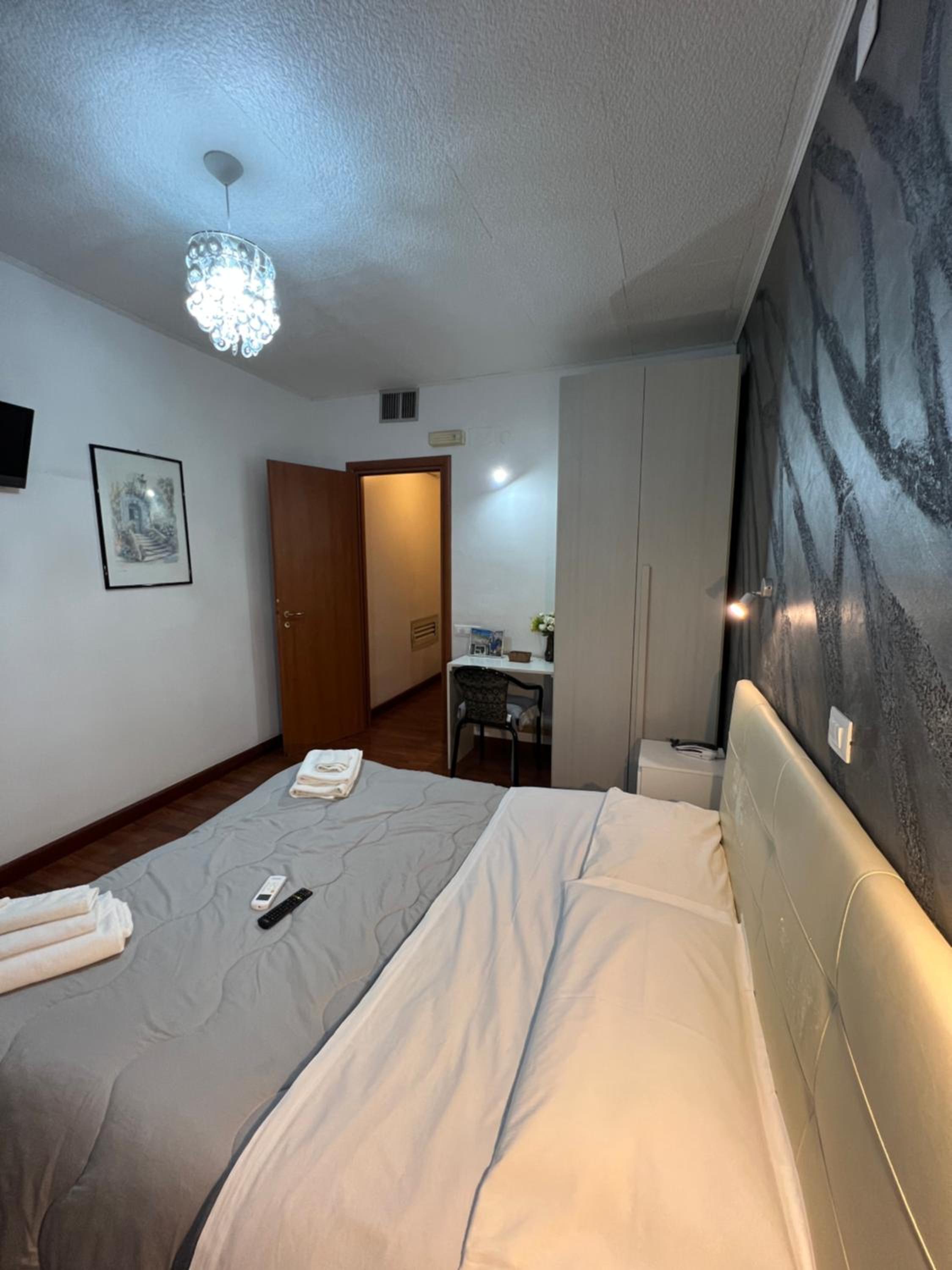 Deluxe Room - Photo 4