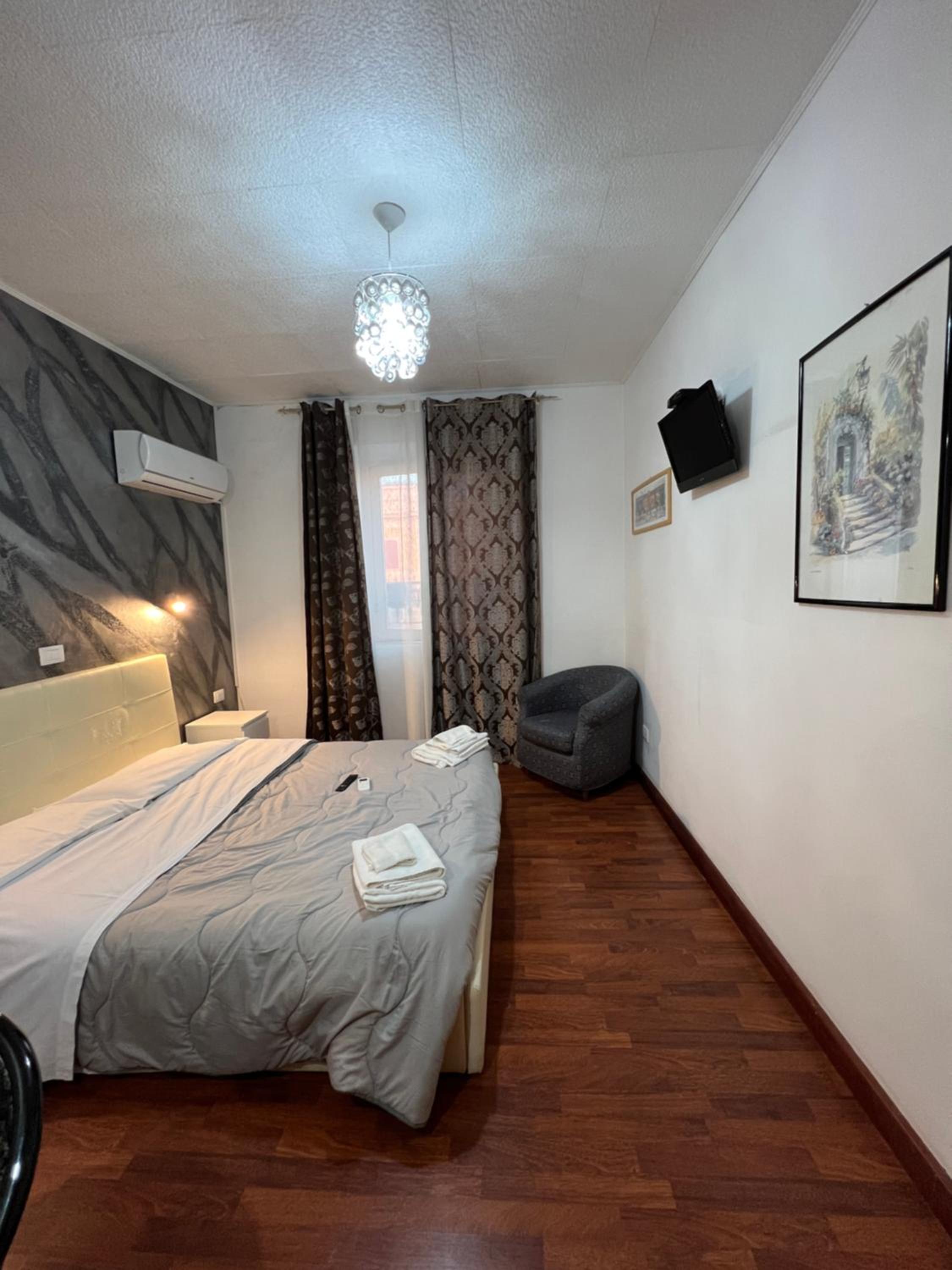Deluxe Room - Photo 3