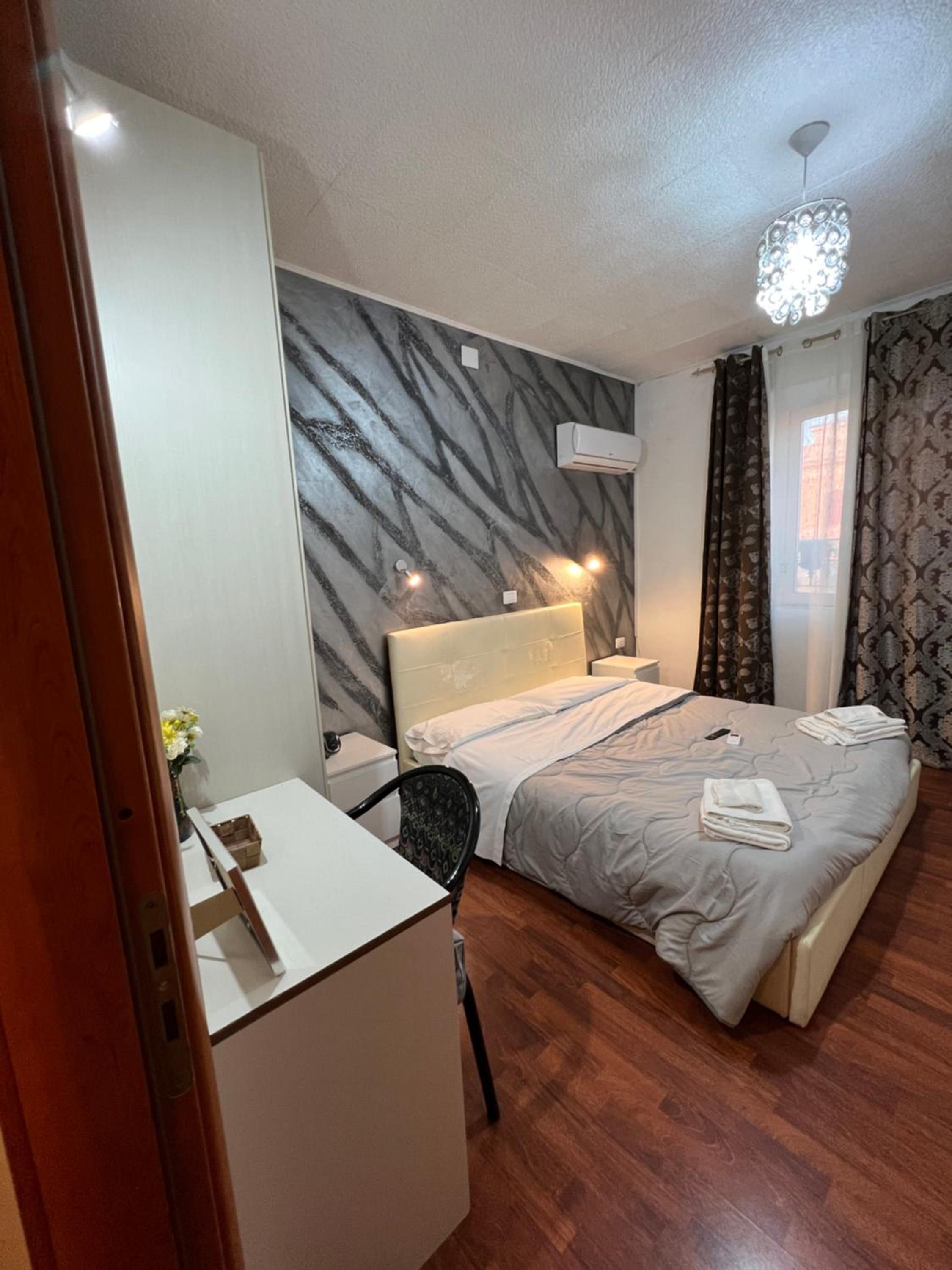 Deluxe Room - Photo 5