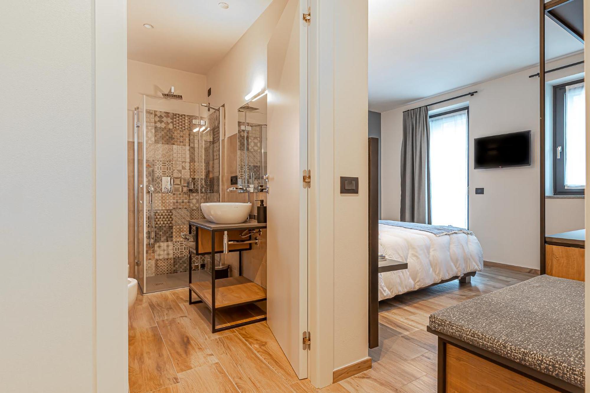 Standard Double Room - Photo 7