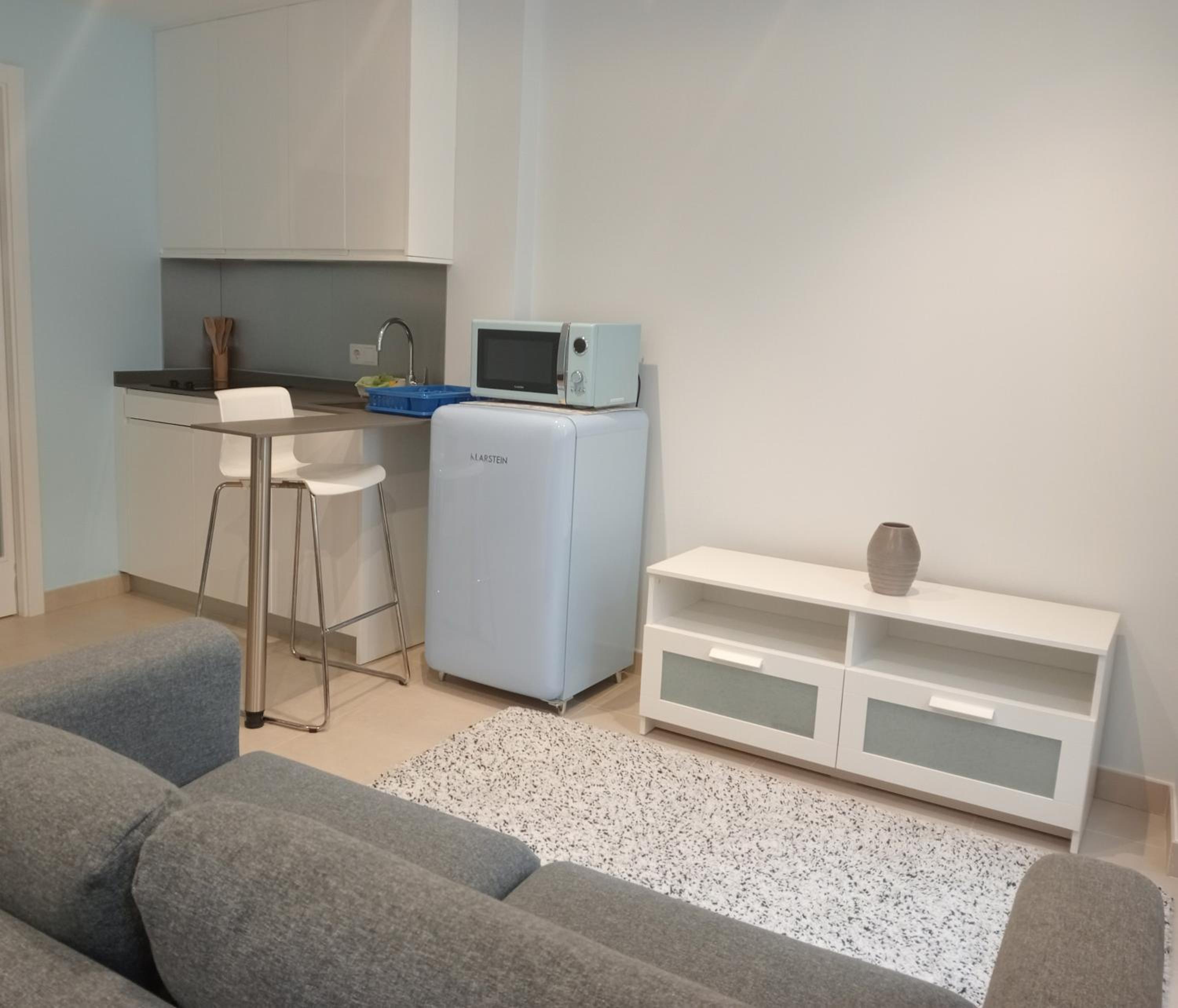 One-Bedroom Apartment - Photo 3