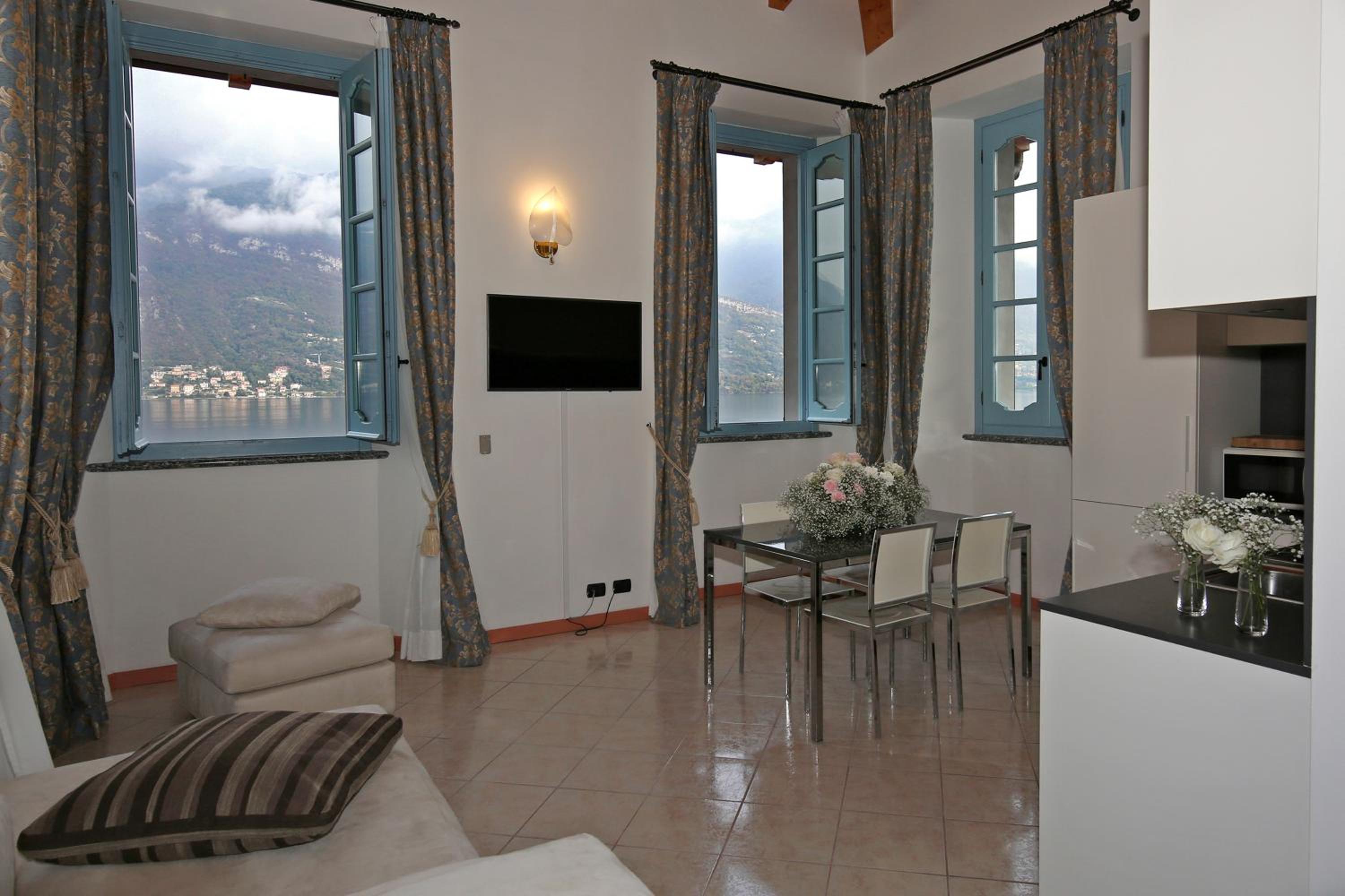 One-Bedroom Apartment photo 1