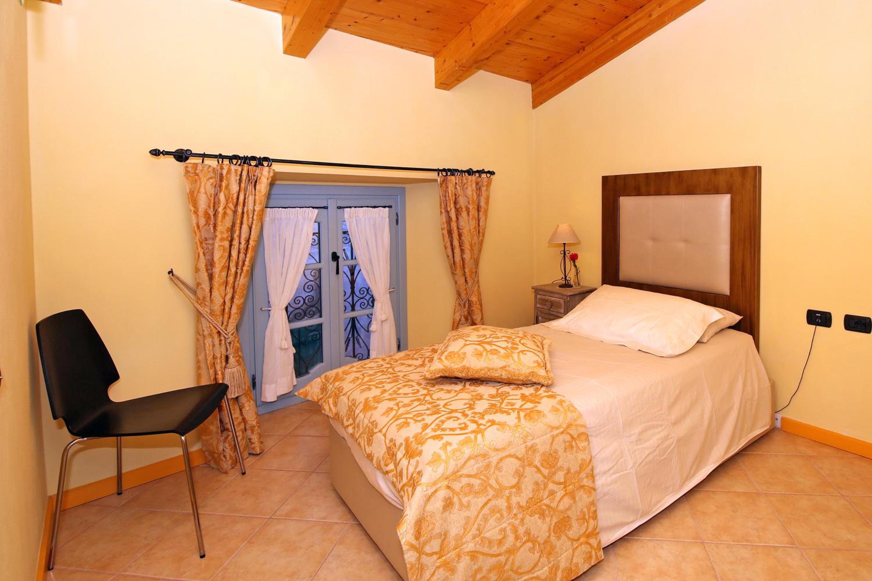 Three-Bedroom Apartment with Spa Bath photo 2