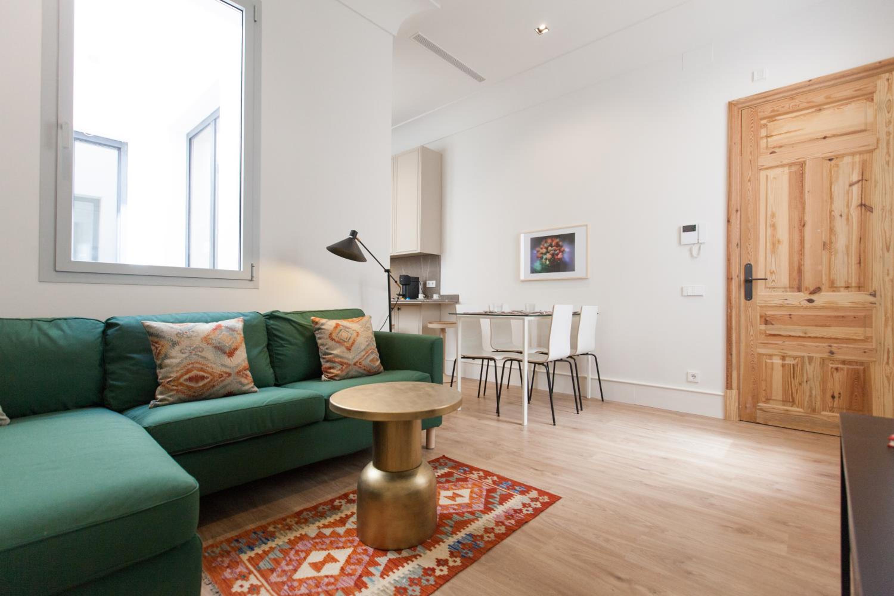 Apartamento de dos habitaciones con balcón