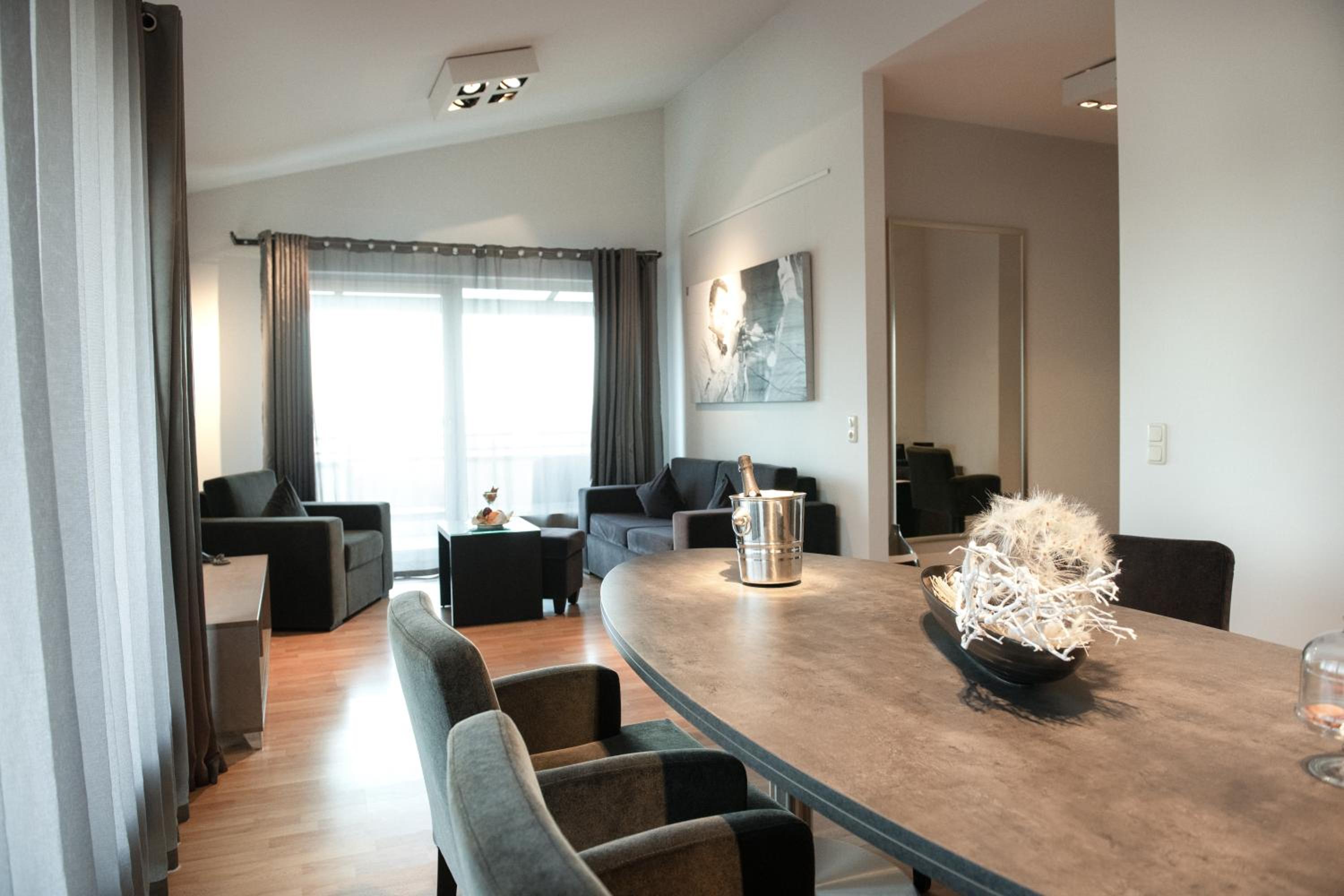 Deluxe Suite - Photo 6