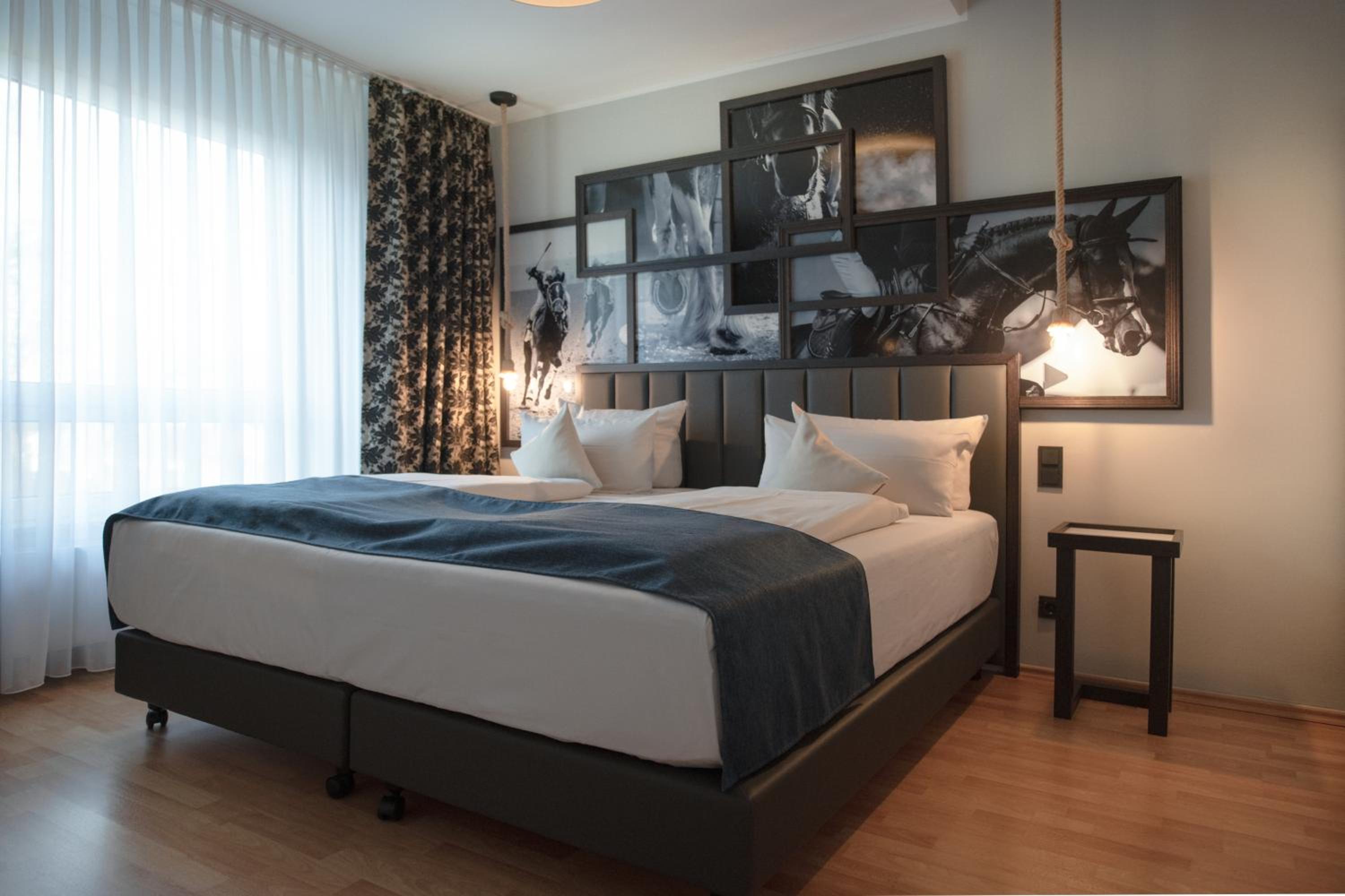 Executive Suite - Photo 5