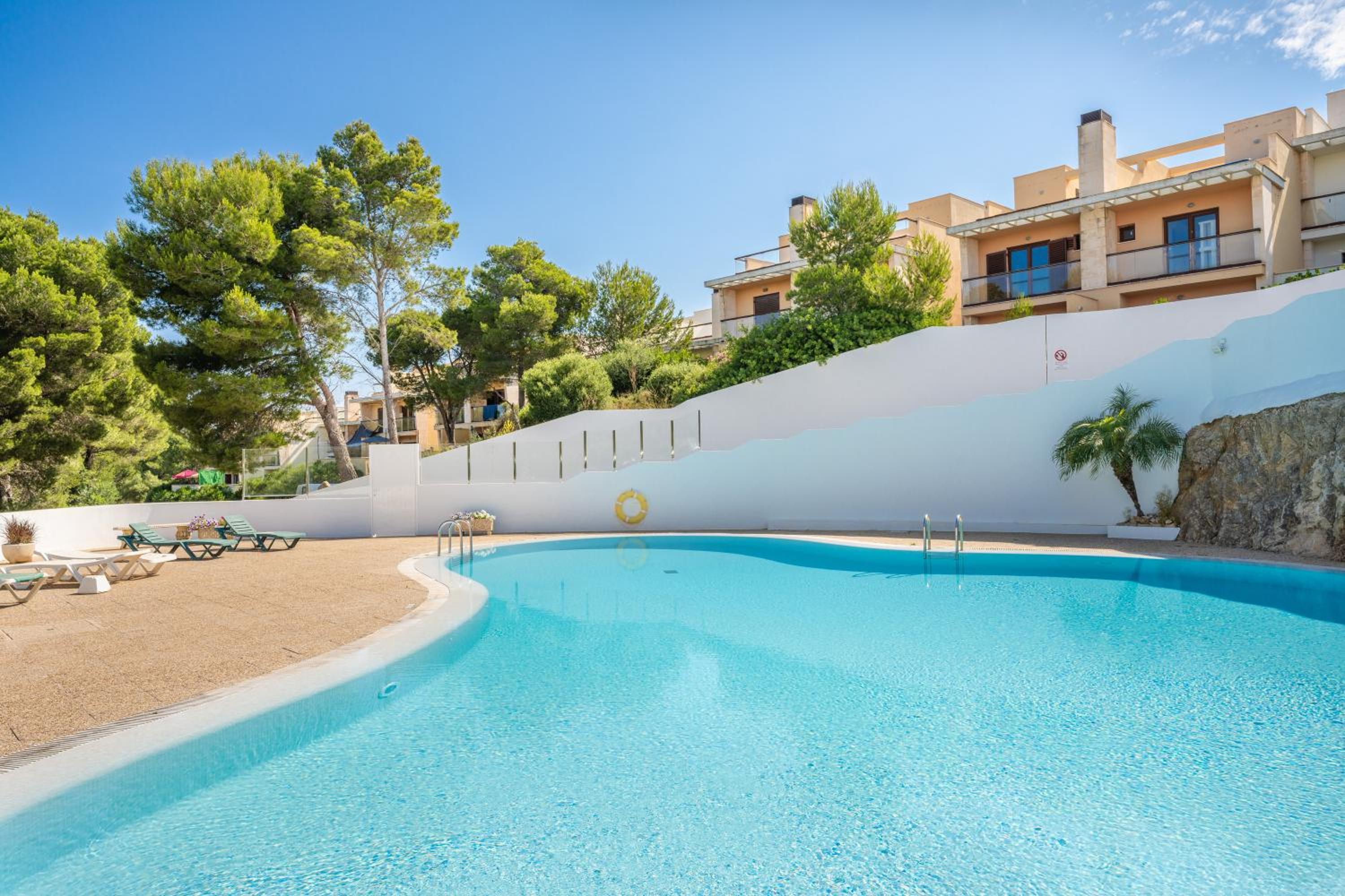 Three-Bedroom Premium Apartment with Balcony photo 2