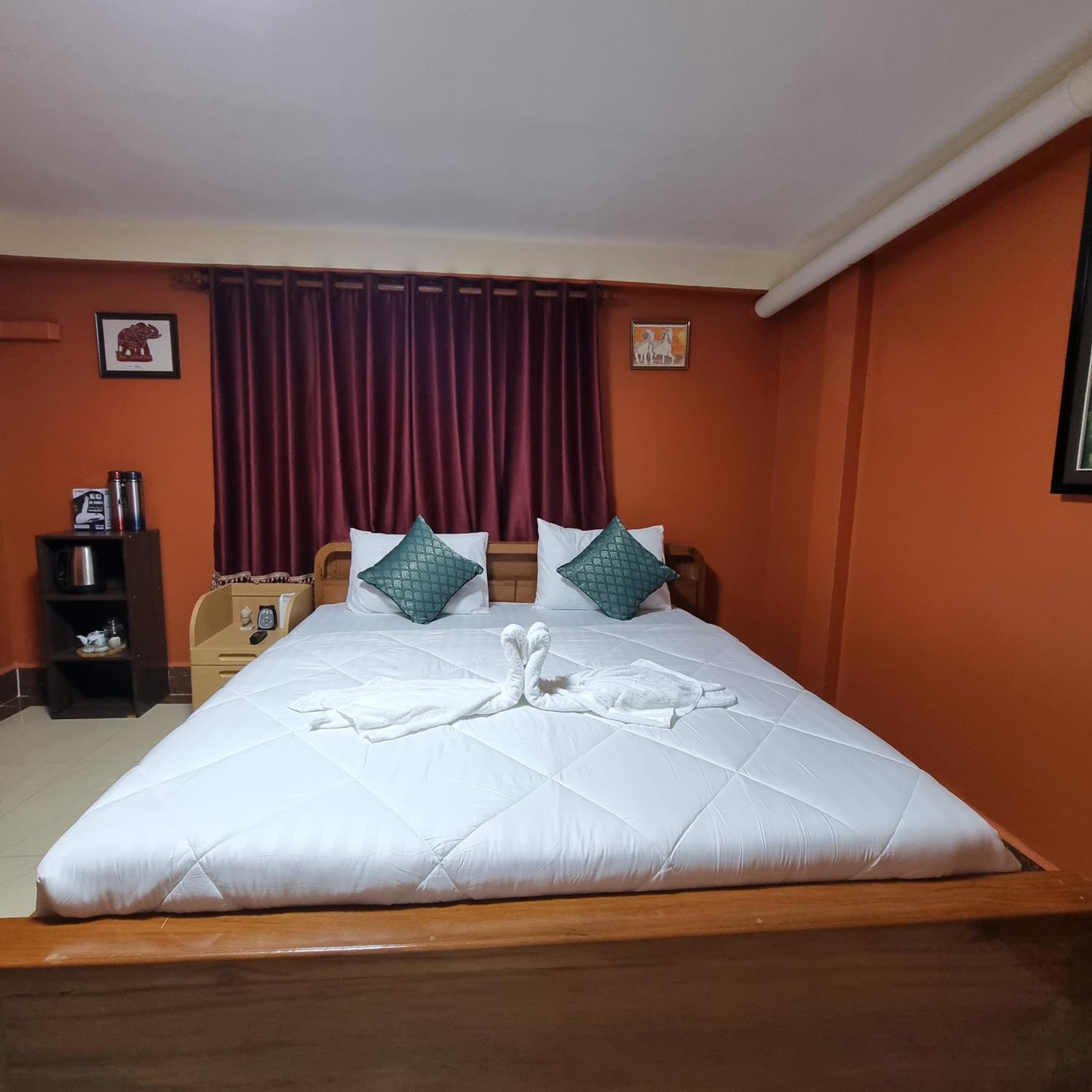 Deluxe Double Room - Photo 8