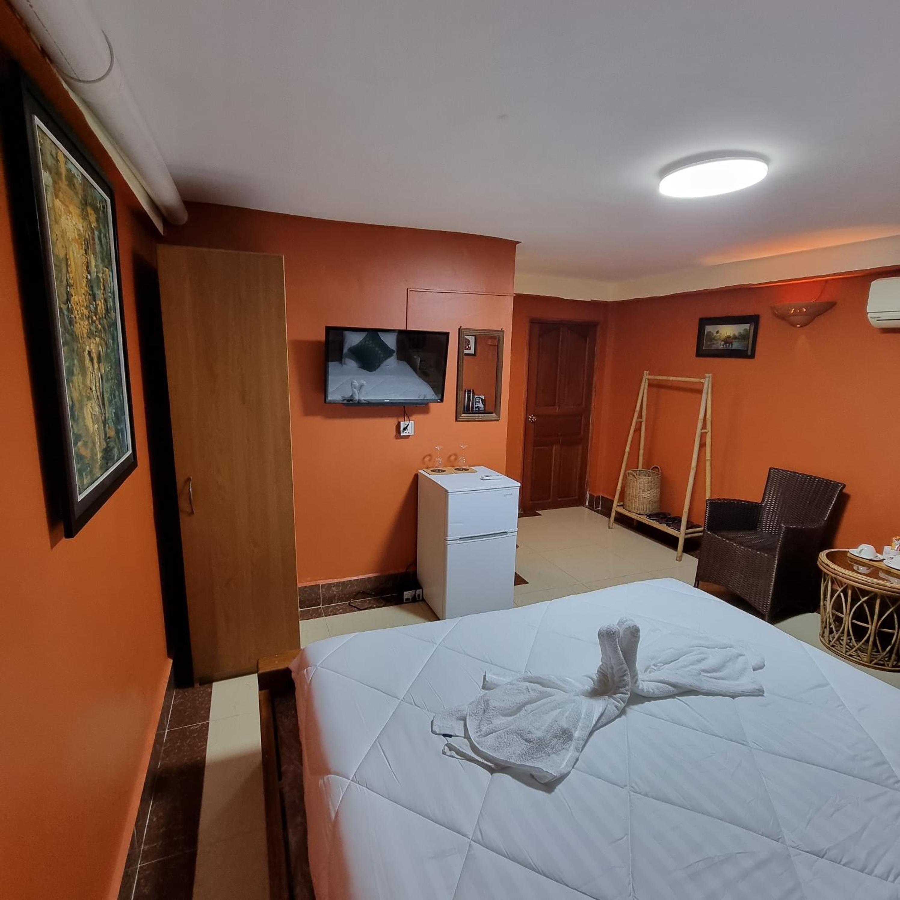 Deluxe Double Room - Photo 33