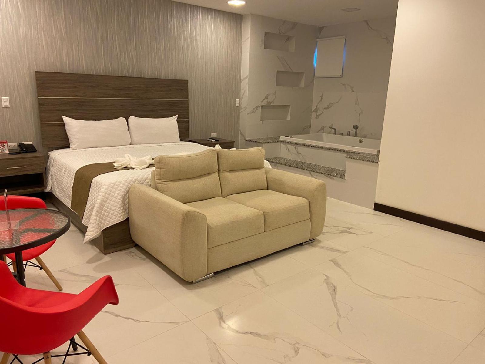 Suite with Hot Tub photo 2