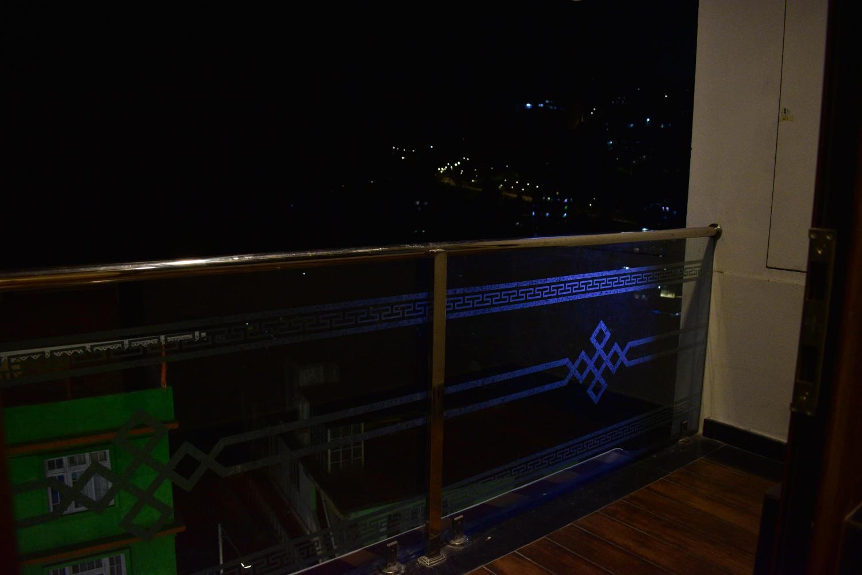 Suite with Mountain View - Photo 14