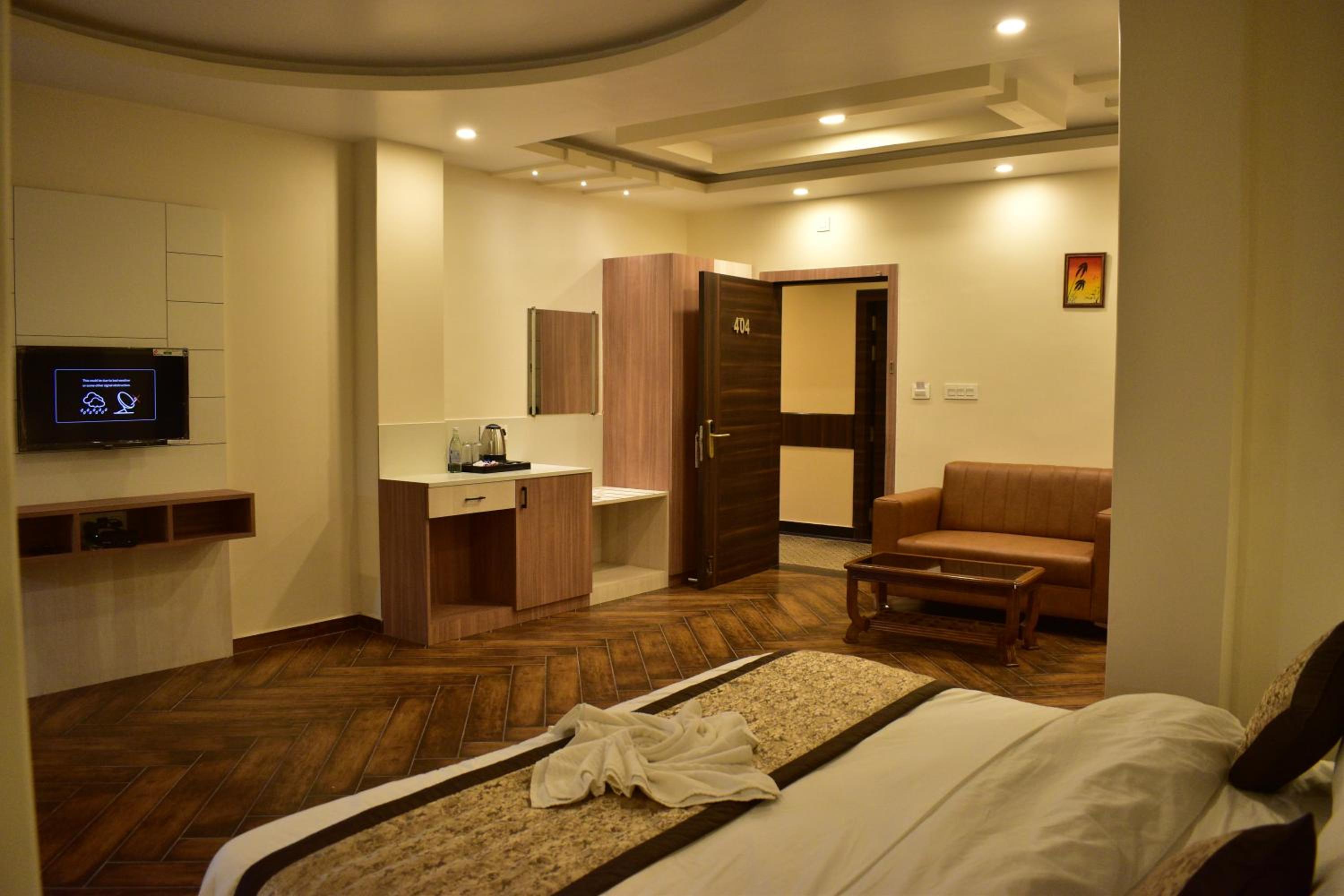Deluxe Double or Twin Room - Photo 13