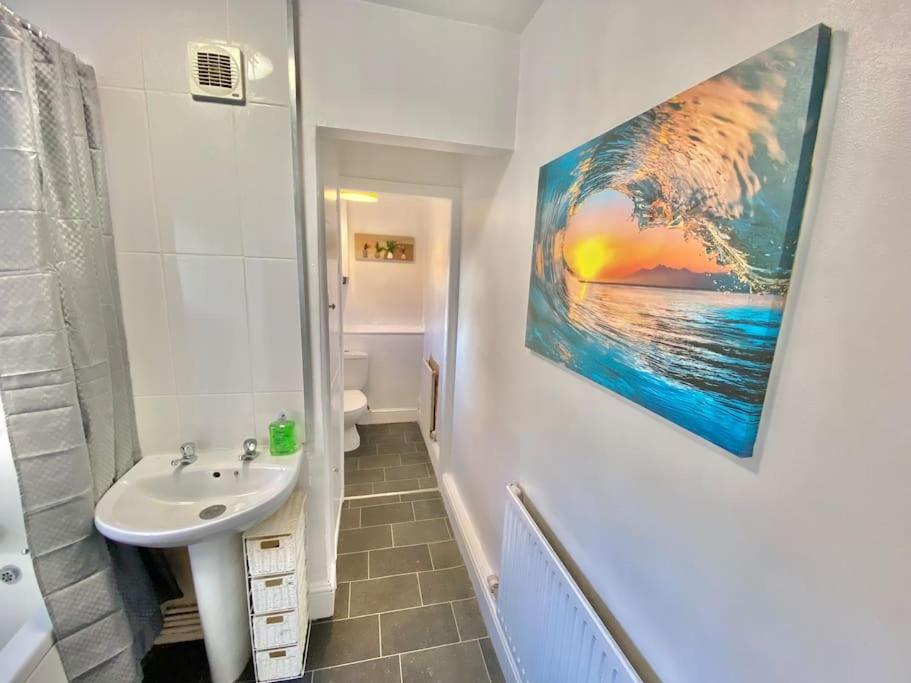 Three-Bedroom House photo 3