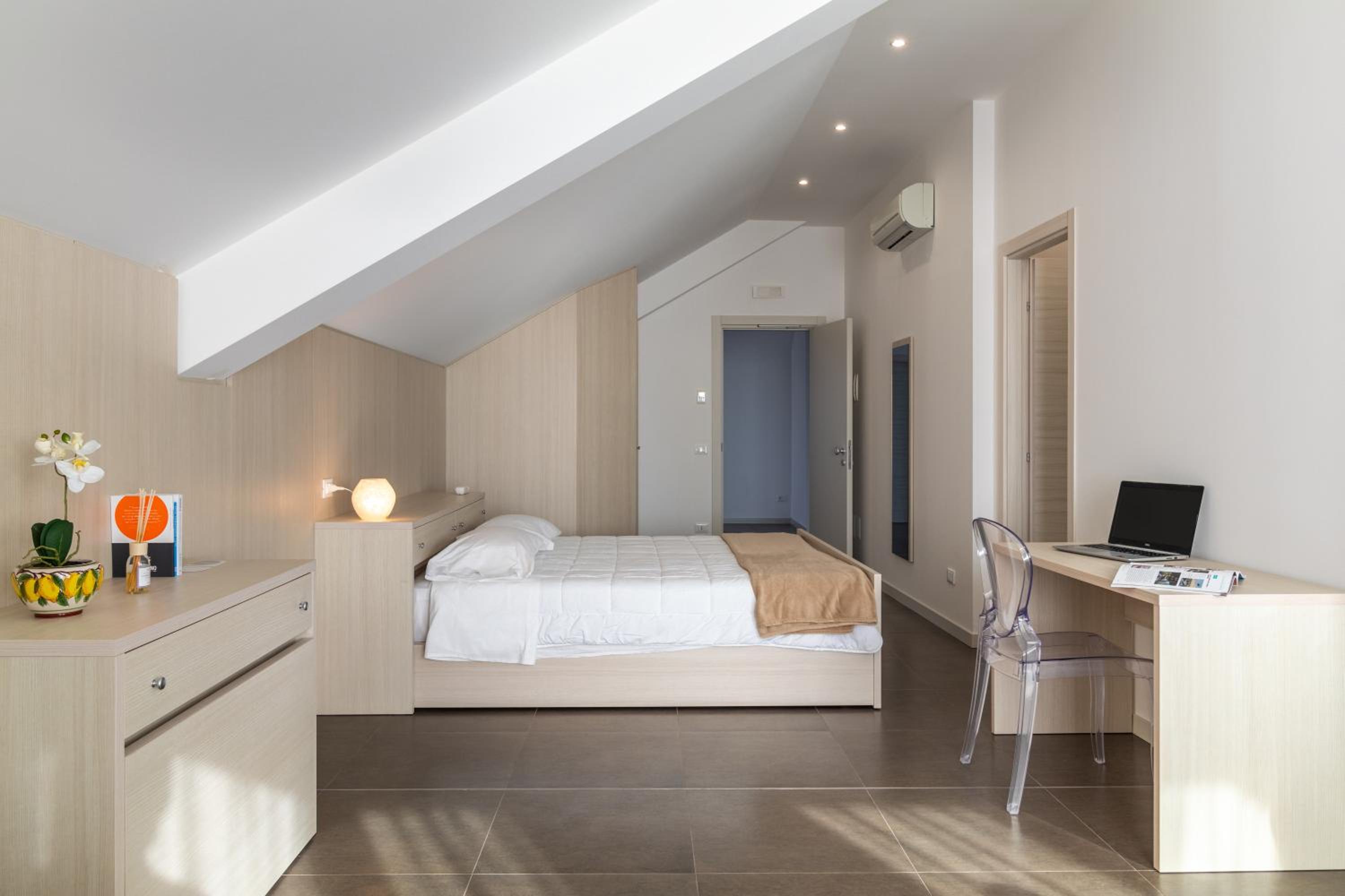 Superior One-Bedroom Apartment