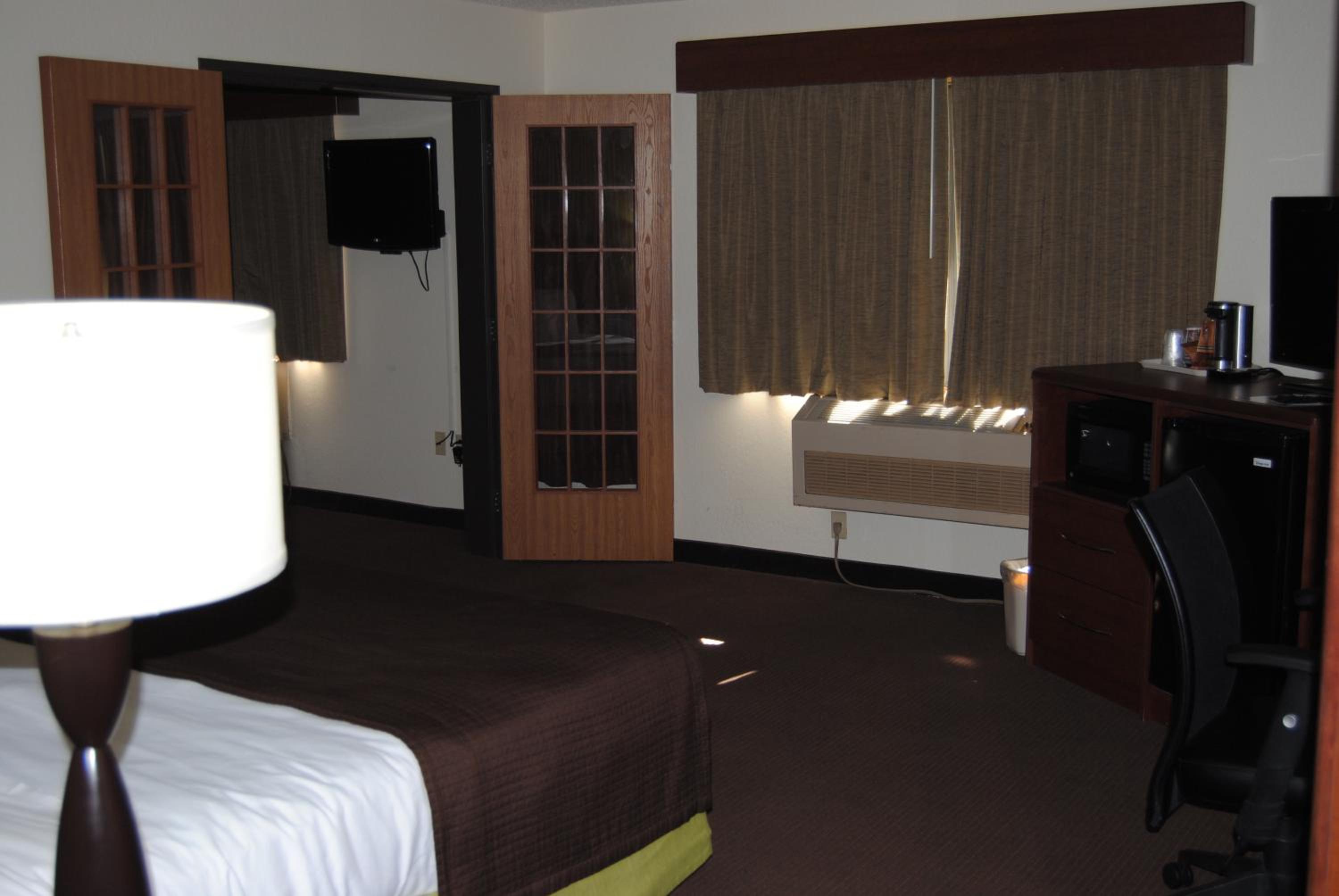 Two Room Suite - Second Floor/Non-Smoking photo 2