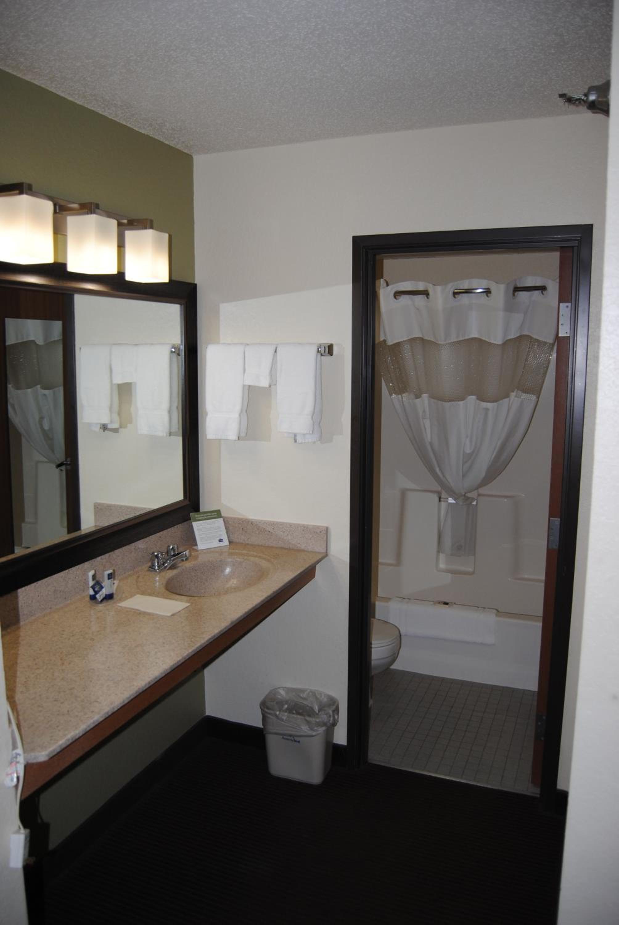 Two Room Suite - Second Floor/Non-Smoking photo 3