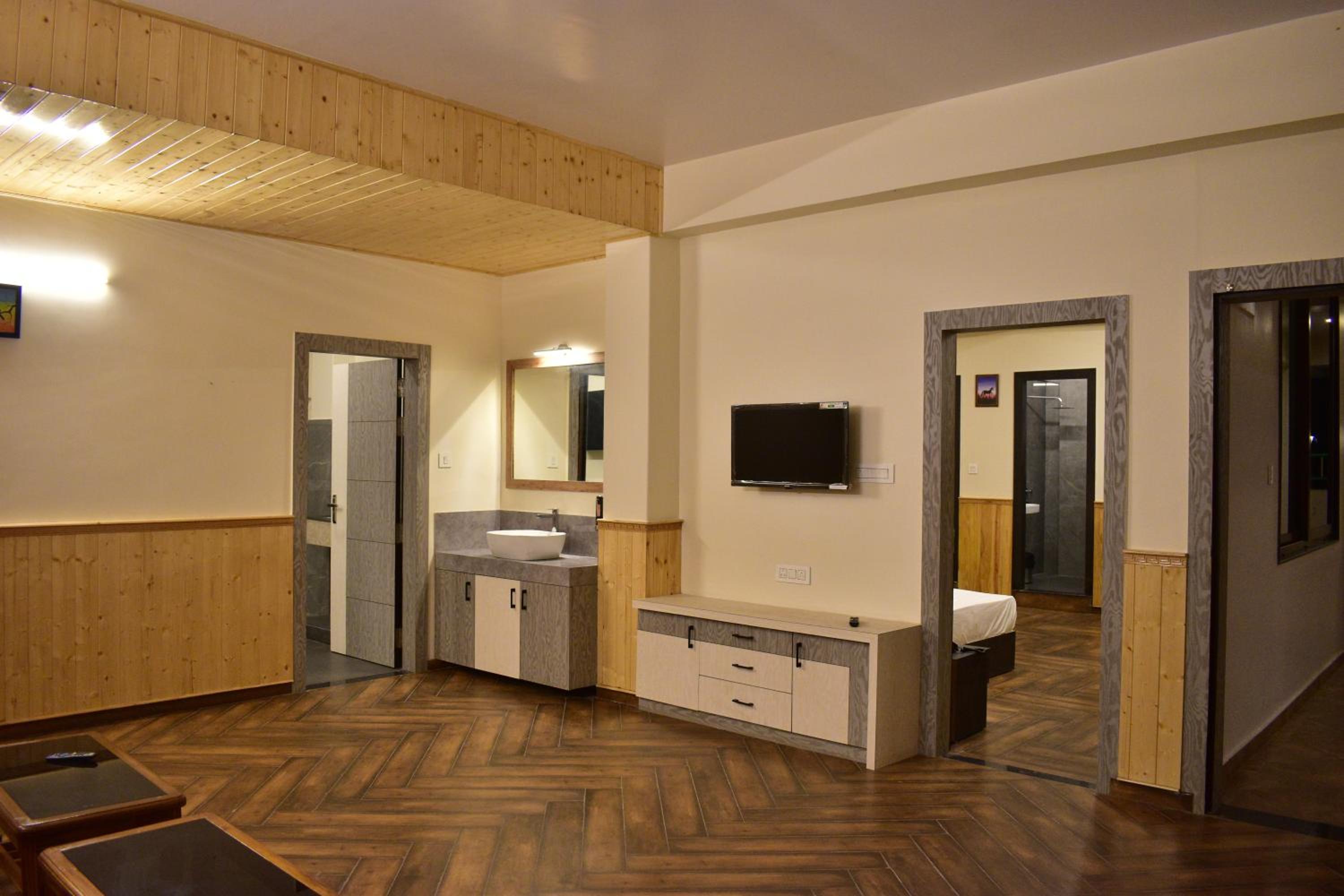 Apartment with Terrace - Photo 5