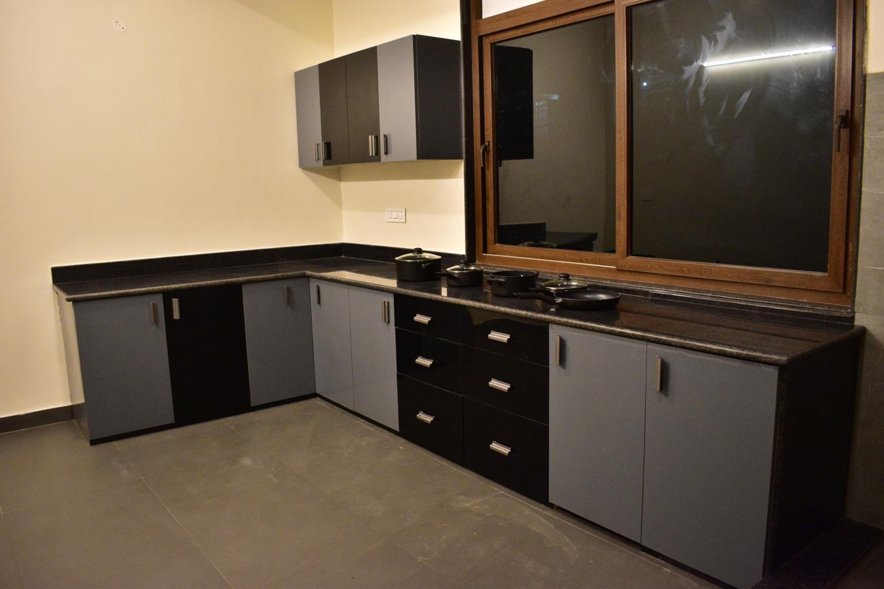 Apartment with Terrace - Photo 4