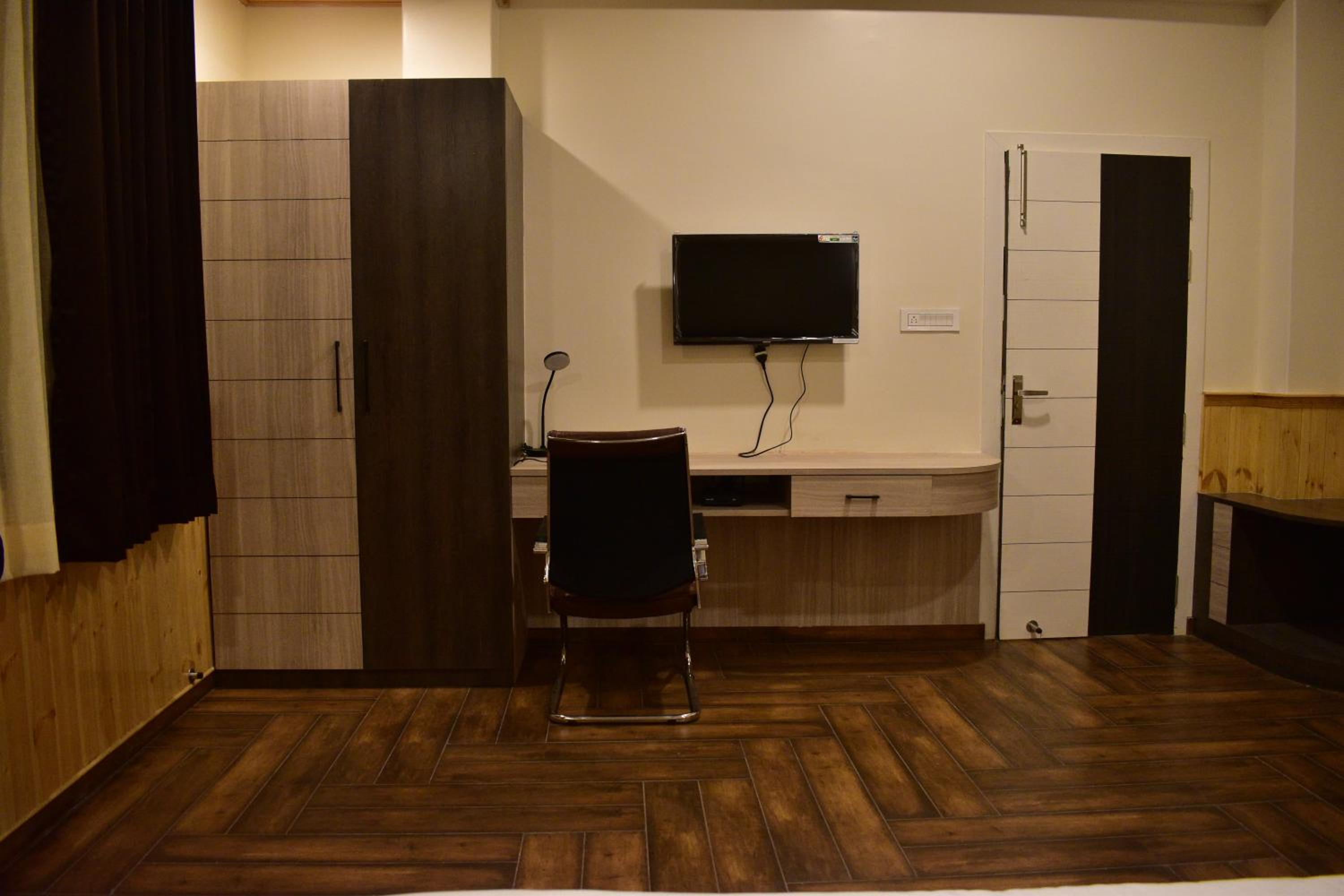 Apartment with Terrace - Photo 2
