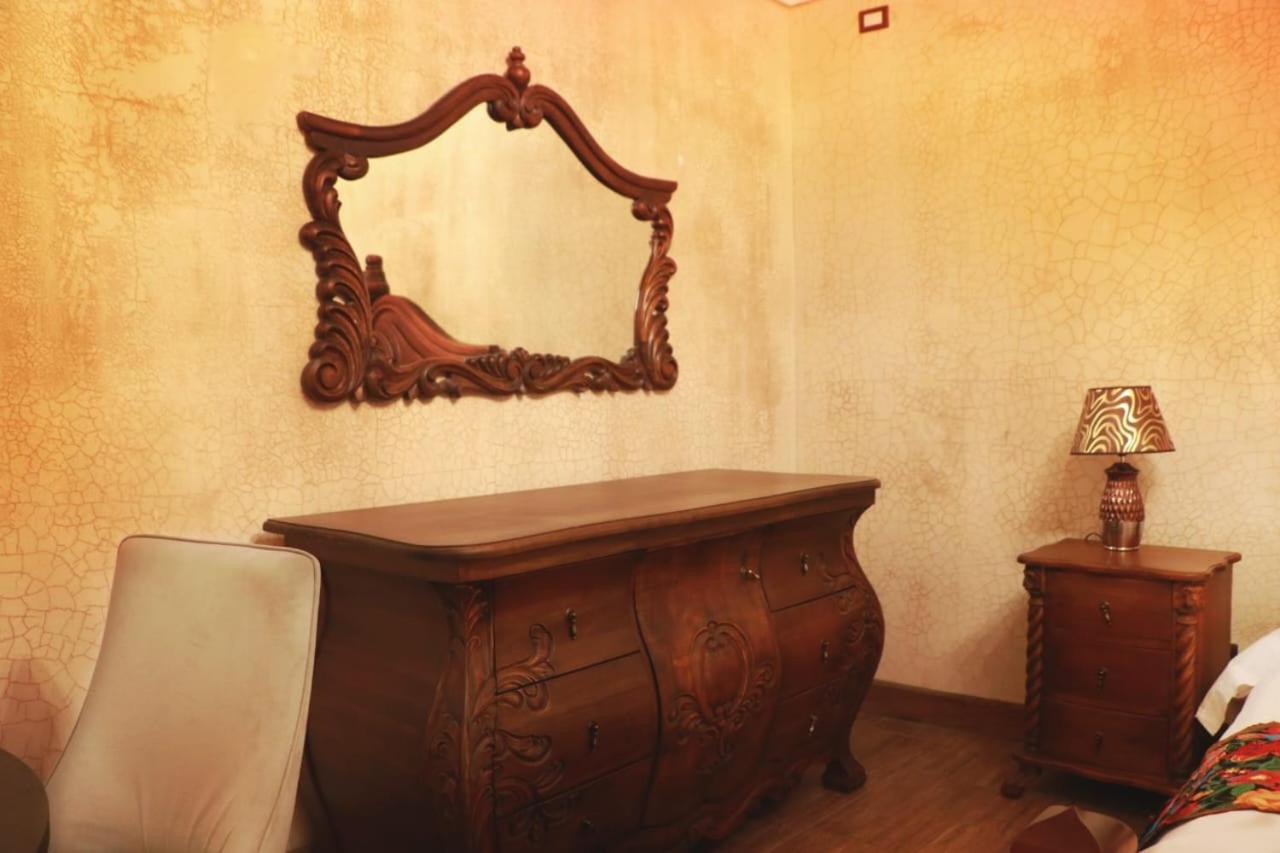 Deluxe King Suite photo 2