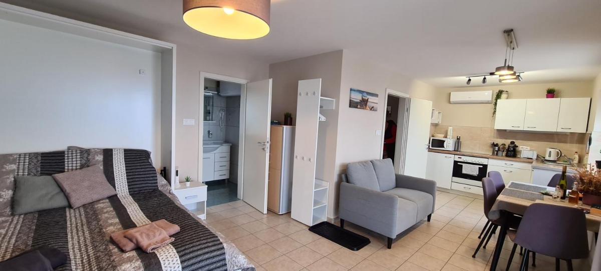 One-Bedroom Apartment photo 3