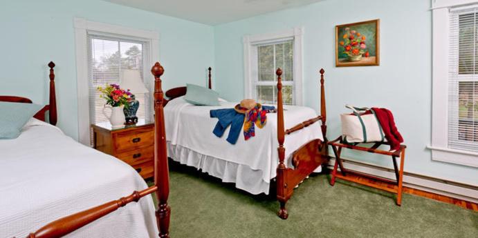 Twin Room With Private External Bathroom
