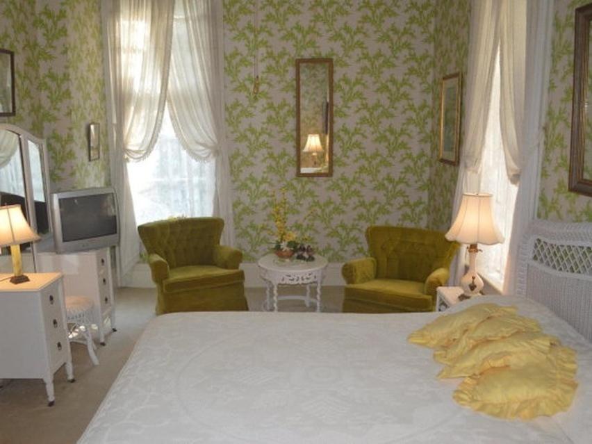 Standard King Room photo 1