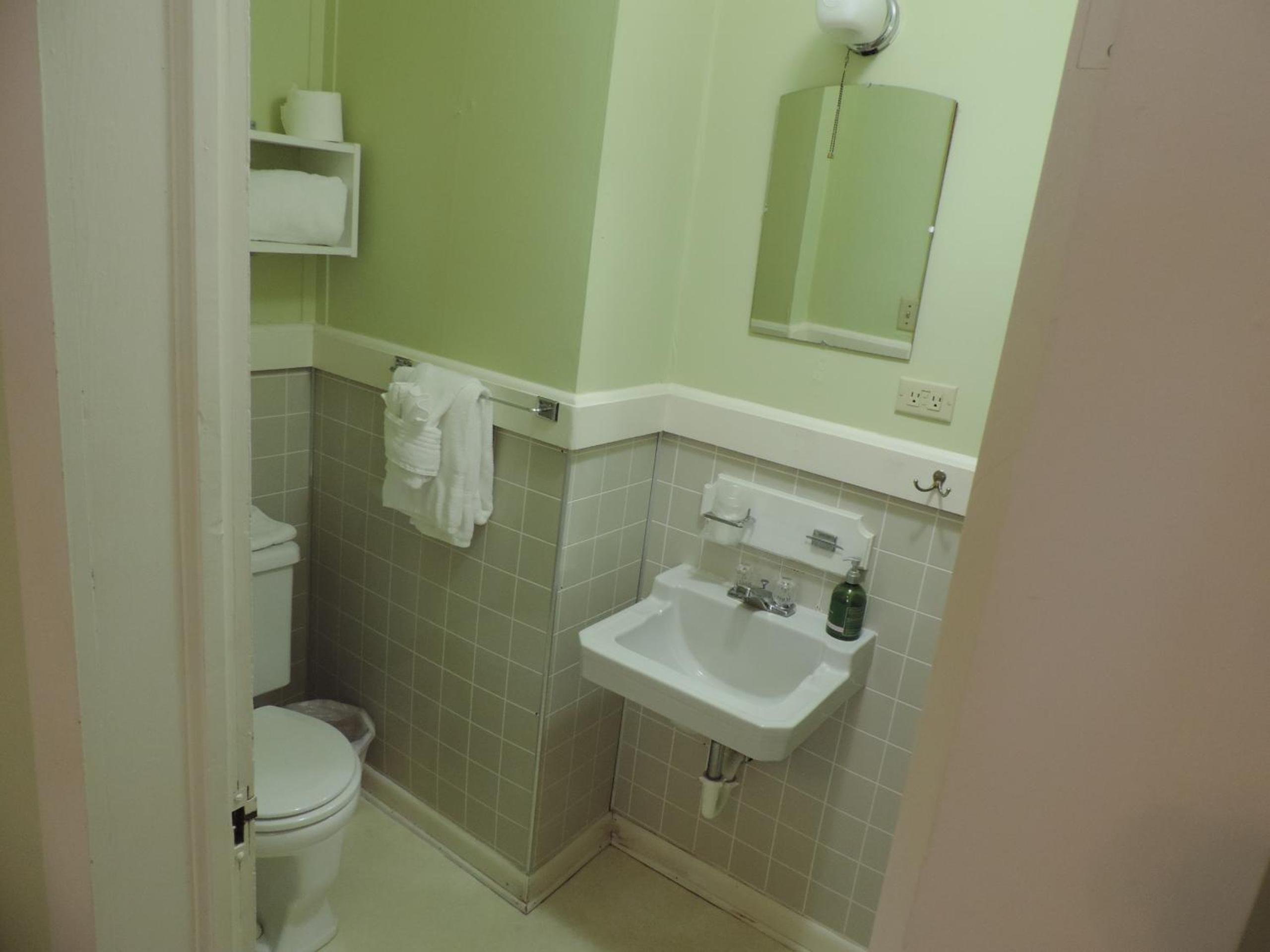 Standard King Room photo 3